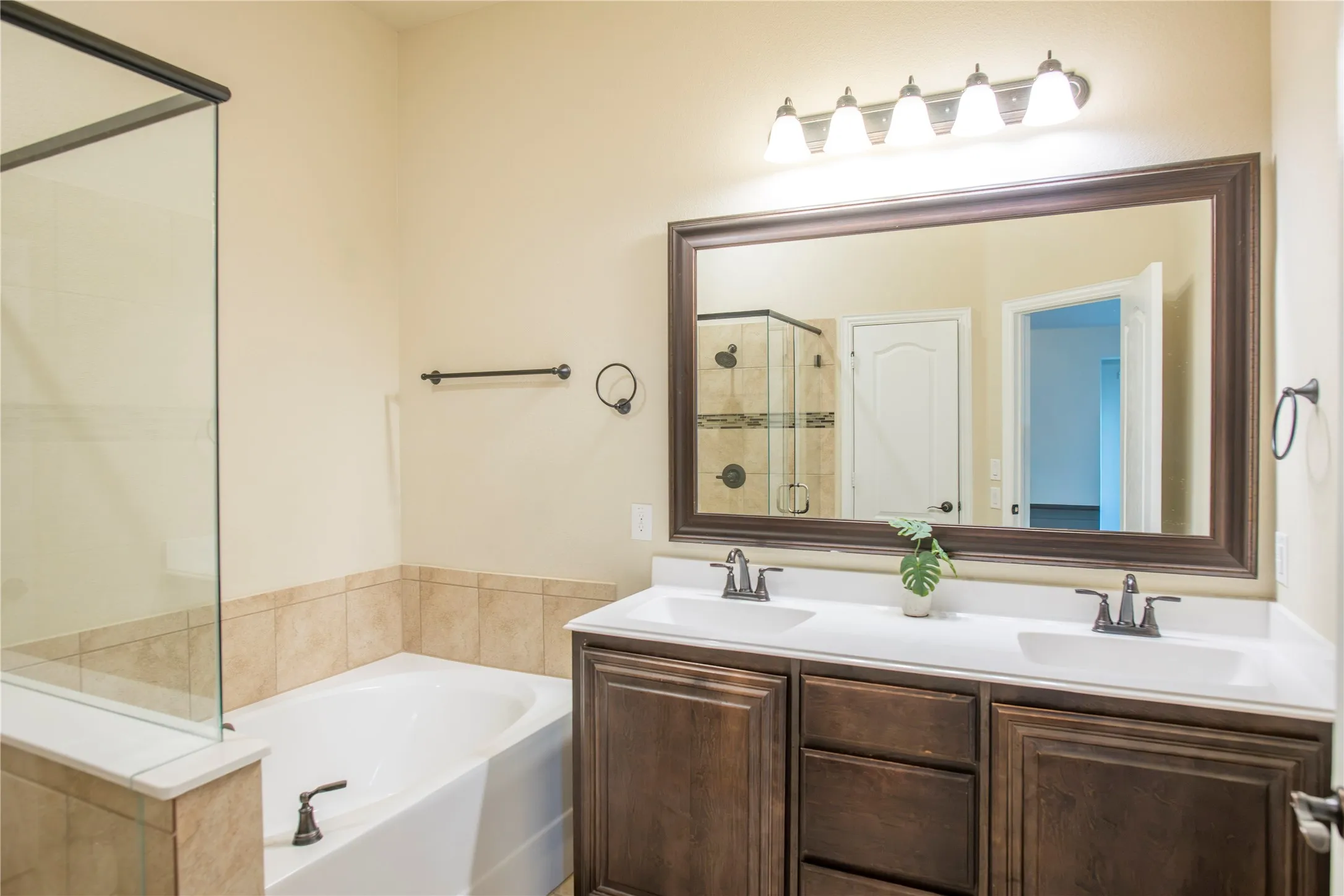 Single Family Residence For Sale in Denton County , 1305 Starlight Avenue, Aubrey, Texas 76227, 4 Bedroom, 3 Bathroom, 1 Garage spaces, 2,456 Sqft, built in 2020, mls#21355109, Real Estate Agent in Aubrey, Homes For Sale in Denton county, Homes For Sale in Aubrey, Realtor in Aubrey Texas, Real Estate Brokerage Independent Realty Texas, Luminita Cordes Realtor