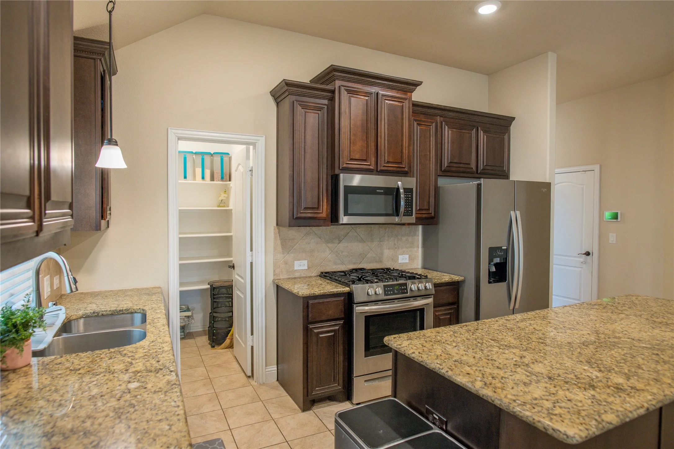 Single Family Residence For Sale in Denton County , 1305 Starlight Avenue, Aubrey, Texas 76227, 4 Bedroom, 3 Bathroom, 1 Garage spaces, 2,456 Sqft, built in 2020, mls#21355109, Real Estate Agent in Aubrey, Homes For Sale in Denton county, Homes For Sale in Aubrey, Realtor in Aubrey Texas, Real Estate Brokerage Independent Realty Texas, Luminita Cordes Realtor