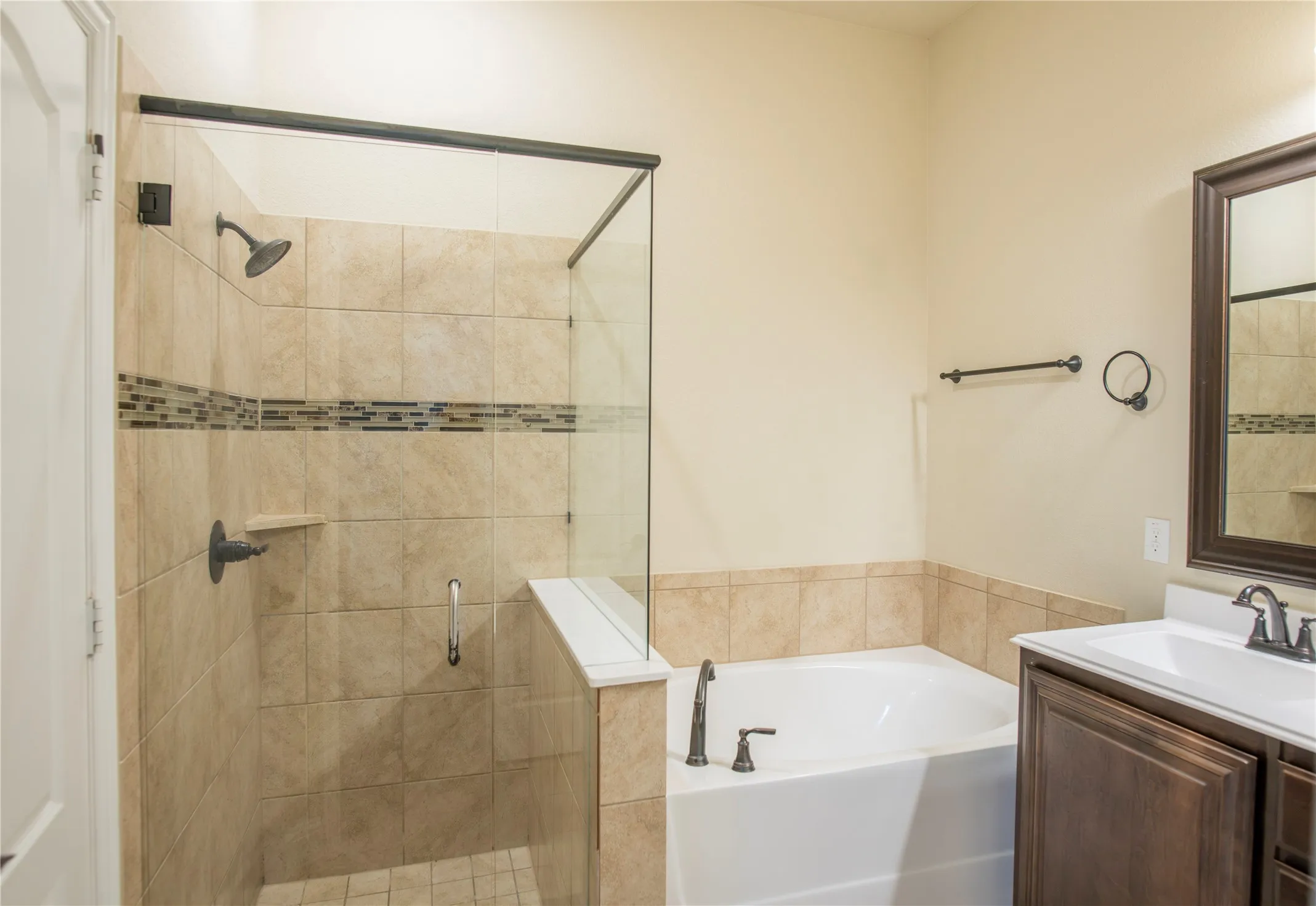 Single Family Residence For Sale in Denton County , 1305 Starlight Avenue, Aubrey, Texas 76227, 4 Bedroom, 3 Bathroom, 1 Garage spaces, 2,456 Sqft, built in 2020, mls#21355109, Real Estate Agent in Aubrey, Homes For Sale in Denton county, Homes For Sale in Aubrey, Realtor in Aubrey Texas, Real Estate Brokerage Independent Realty Texas, Luminita Cordes Realtor
