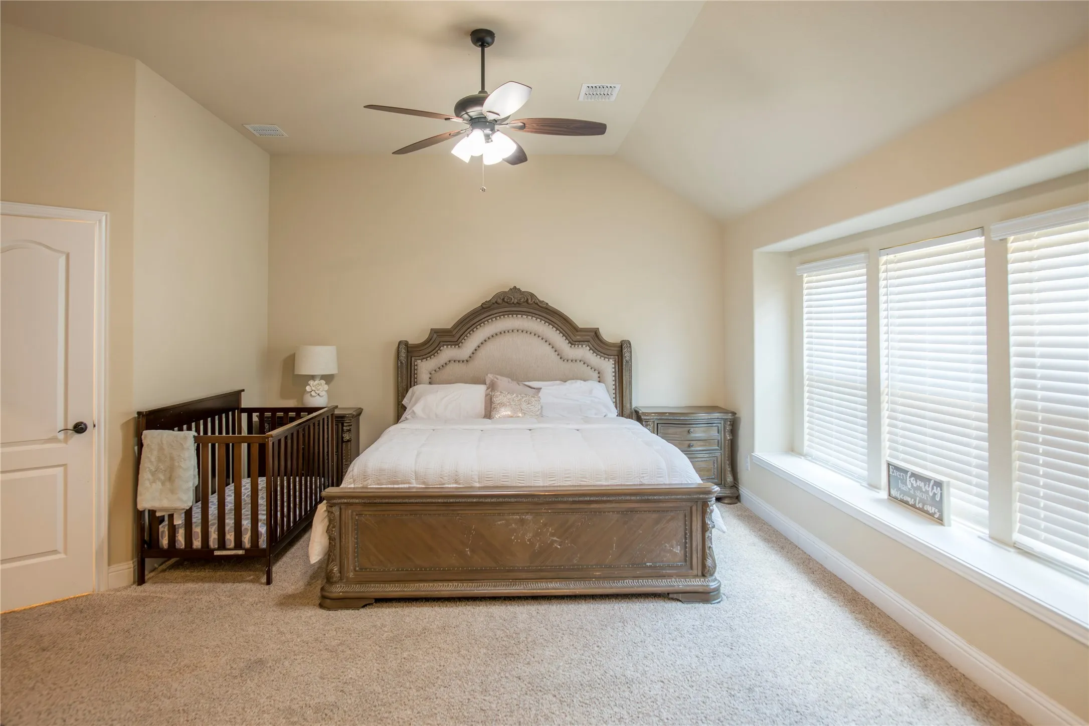 Single Family Residence For Sale in Denton County , 1305 Starlight Avenue, Aubrey, Texas 76227, 4 Bedroom, 3 Bathroom, 1 Garage spaces, 2,456 Sqft, built in 2020, mls#21355109, Real Estate Agent in Aubrey, Homes For Sale in Denton county, Homes For Sale in Aubrey, Realtor in Aubrey Texas, Real Estate Brokerage Independent Realty Texas, Luminita Cordes Realtor