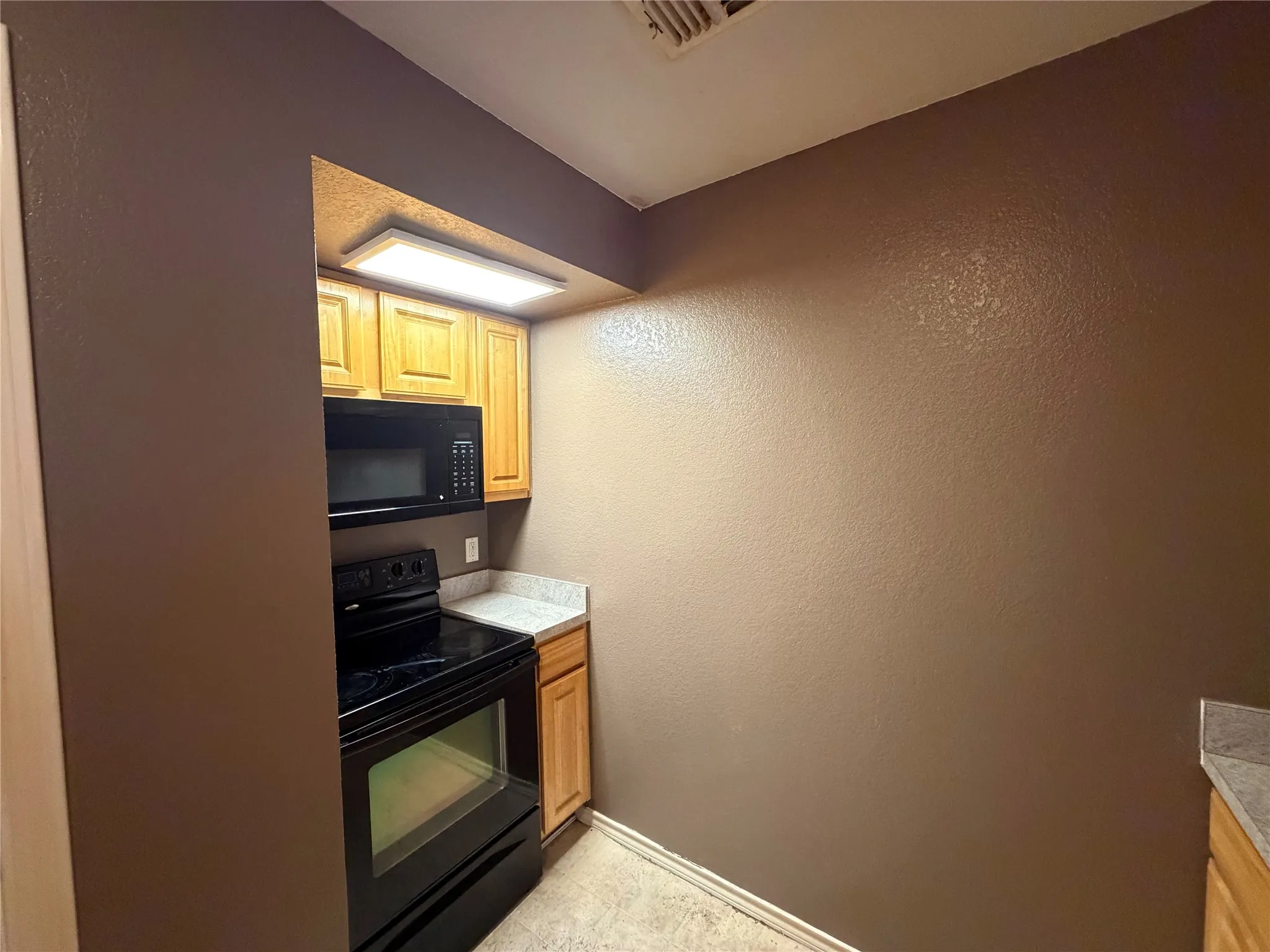 Apartment For Rent in Fannin County , 1634-1662 Kennedy Street, Bonham, Texas 75418, 2 Bedroom, 1 Bathroom, Garage spaces, 1,030 Sqft, built in 2006, mls#21359370, Real Estate Agent in Bonham, Homes For Rent in Fannin county, Homes For Rent in Bonham, Realtor in Bonham Texas, Real Estate Brokerage Independent Realty Texas, Luminita Cordes Realtor