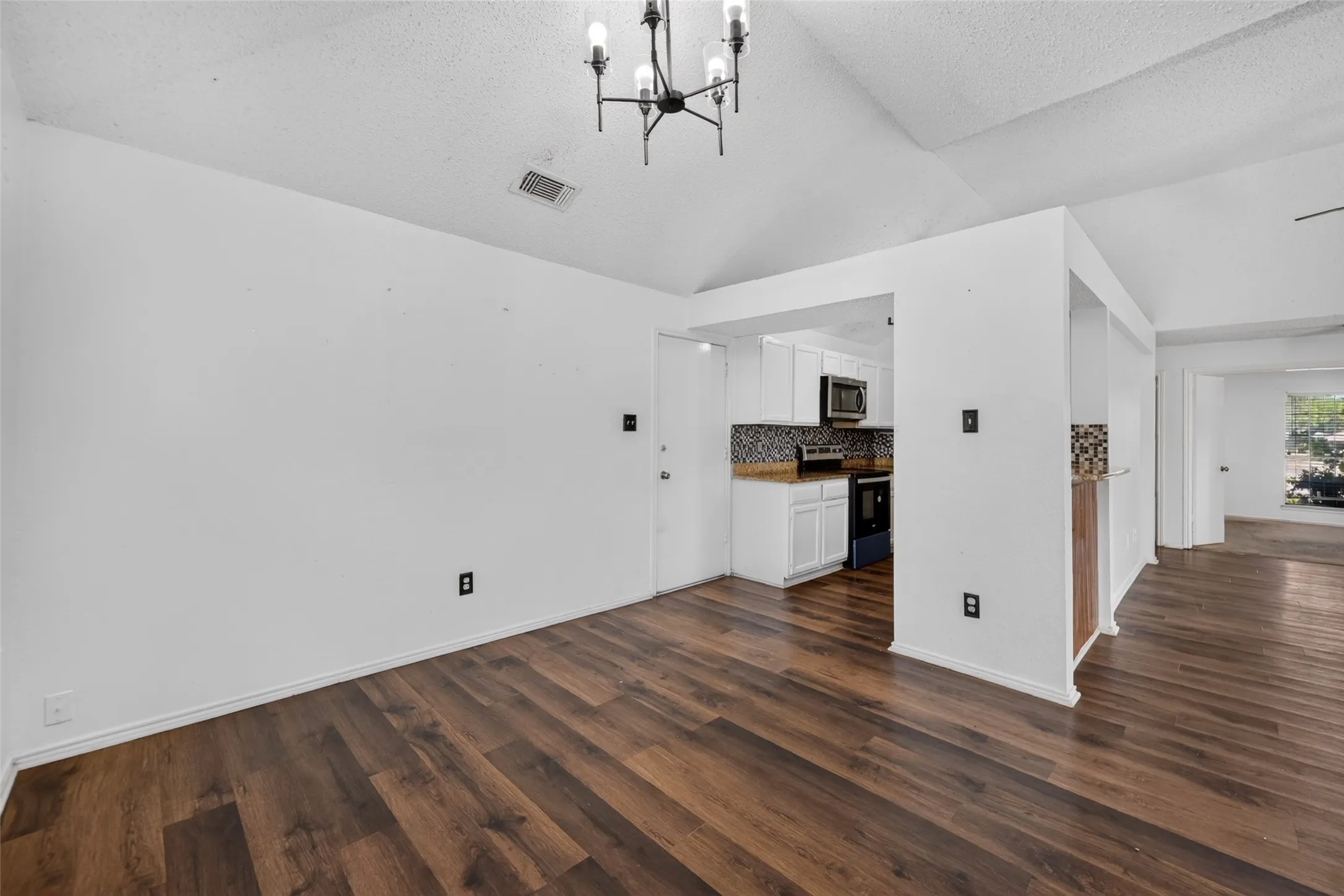 Single Family Residence For Sale in Dallas County , 583 Kirkland Drive, Coppell, Texas 75019, 3 Bedroom, 2 Bathroom, 1 Garage spaces, 1,425 Sqft, built in 1984, mls#21357144, Real Estate Agent in Coppell, Homes For Sale in Dallas county, Homes For Sale in Coppell, Realtor in Coppell Texas, Real Estate Brokerage Independent Realty Texas, Luminita Cordes Realtor