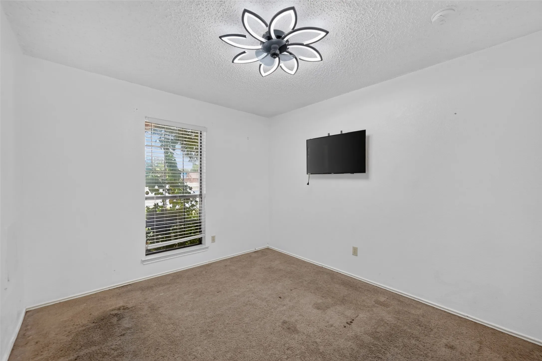 Single Family Residence For Sale in Dallas County , 583 Kirkland Drive, Coppell, Texas 75019, 3 Bedroom, 2 Bathroom, 1 Garage spaces, 1,425 Sqft, built in 1984, mls#21357144, Real Estate Agent in Coppell, Homes For Sale in Dallas county, Homes For Sale in Coppell, Realtor in Coppell Texas, Real Estate Brokerage Independent Realty Texas, Luminita Cordes Realtor