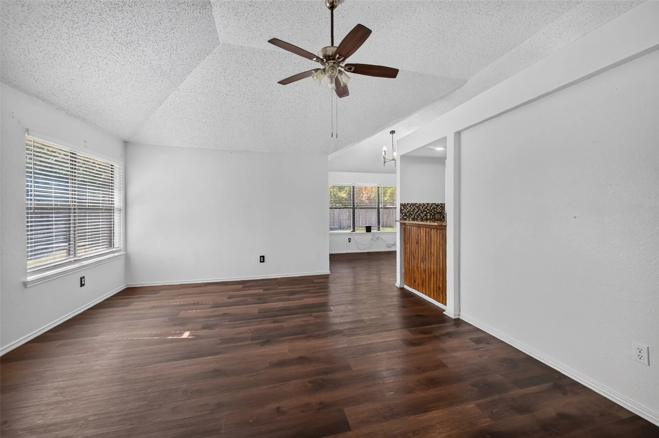 Single Family Residence For Sale in Dallas County , 583 Kirkland Drive, Coppell, Texas 75019, 3 Bedroom, 2 Bathroom, 1 Garage spaces, 1,425 Sqft, built in 1984, mls#21357144, Real Estate Agent in Coppell, Homes For Sale in Dallas county, Homes For Sale in Coppell, Realtor in Coppell Texas, Real Estate Brokerage Independent Realty Texas, Luminita Cordes Realtor