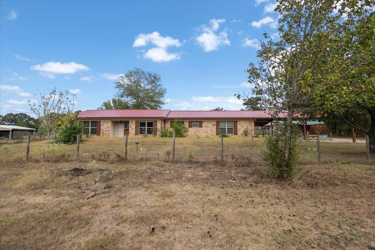 Single Family Residence For Sale in Upshur County , 5015 726, Gilmer, Texas 75645, 4 Bedroom, 2 Bathroom, Garage spaces, 2,600 Sqft, built in 1978, mls#21367399, Real Estate Agent in Gilmer, Homes For Sale in Upshur county, Homes For Sale in Gilmer, Realtor in Gilmer Texas, Real Estate Brokerage Independent Realty Texas, Luminita Cordes Realtor