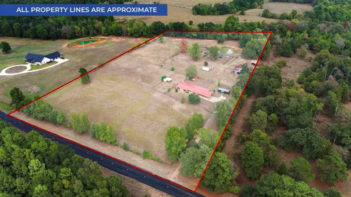 Single Family Residence For Sale in Upshur County , 5015 726, Gilmer, Texas 75645, 4 Bedroom, 2 Bathroom, Garage spaces, 2,600 Sqft, built in 1978, mls#21367399, Real Estate Agent in Gilmer, Homes For Sale in Upshur county, Homes For Sale in Gilmer, Realtor in Gilmer Texas, Real Estate Brokerage Independent Realty Texas, Luminita Cordes Realtor