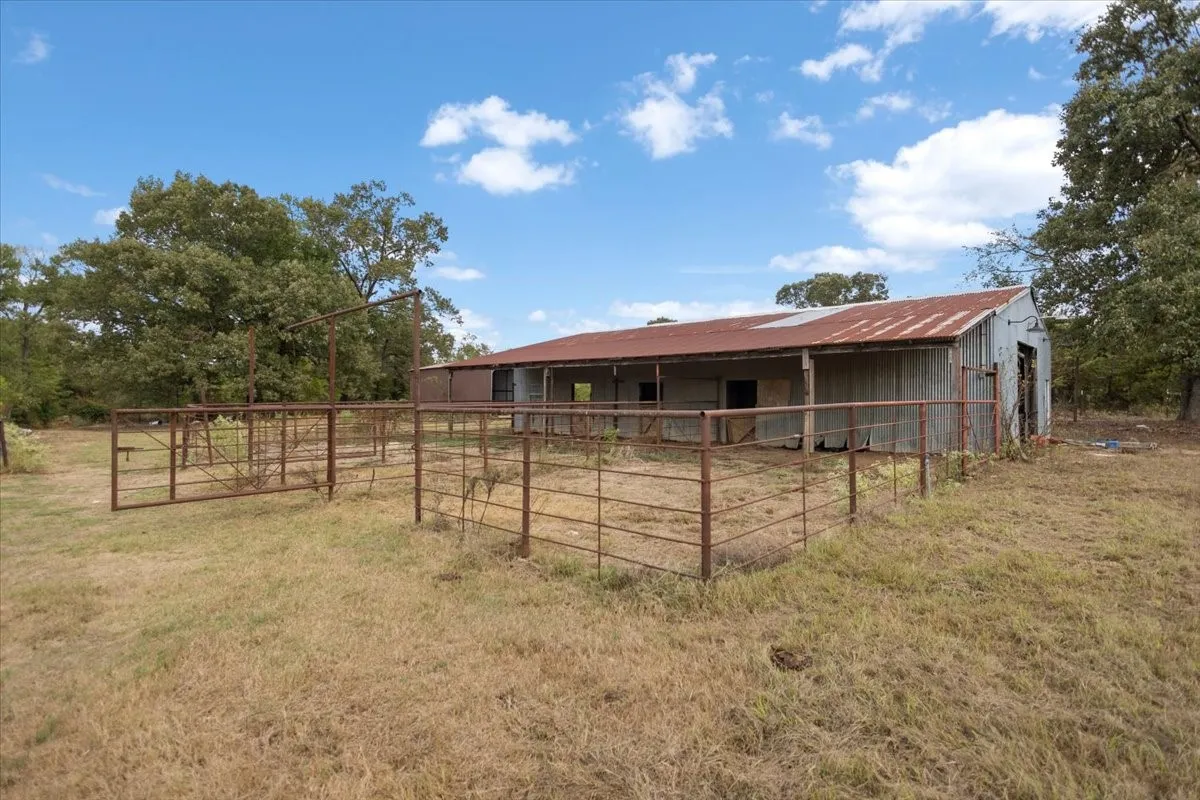 Single Family Residence For Sale in Upshur County , 5015 726, Gilmer, Texas 75645, 4 Bedroom, 2 Bathroom, Garage spaces, 2,600 Sqft, built in 1978, mls#21367399, Real Estate Agent in Gilmer, Homes For Sale in Upshur county, Homes For Sale in Gilmer, Realtor in Gilmer Texas, Real Estate Brokerage Independent Realty Texas, Luminita Cordes Realtor