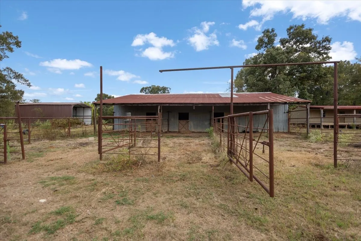 Single Family Residence For Sale in Upshur County , 5015 726, Gilmer, Texas 75645, 4 Bedroom, 2 Bathroom, Garage spaces, 2,600 Sqft, built in 1978, mls#21367399, Real Estate Agent in Gilmer, Homes For Sale in Upshur county, Homes For Sale in Gilmer, Realtor in Gilmer Texas, Real Estate Brokerage Independent Realty Texas, Luminita Cordes Realtor