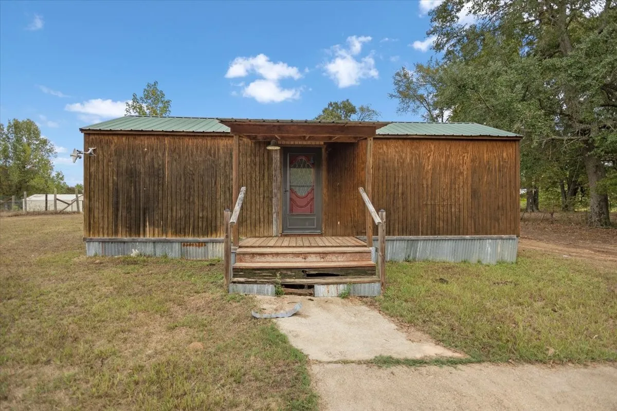 Single Family Residence For Sale in Upshur County , 5015 726, Gilmer, Texas 75645, 4 Bedroom, 2 Bathroom, Garage spaces, 2,600 Sqft, built in 1978, mls#21367399, Real Estate Agent in Gilmer, Homes For Sale in Upshur county, Homes For Sale in Gilmer, Realtor in Gilmer Texas, Real Estate Brokerage Independent Realty Texas, Luminita Cordes Realtor