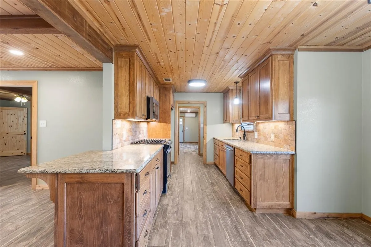 Single Family Residence For Sale in Upshur County , 5015 726, Gilmer, Texas 75645, 4 Bedroom, 2 Bathroom, Garage spaces, 2,600 Sqft, built in 1978, mls#21367399, Real Estate Agent in Gilmer, Homes For Sale in Upshur county, Homes For Sale in Gilmer, Realtor in Gilmer Texas, Real Estate Brokerage Independent Realty Texas, Luminita Cordes Realtor