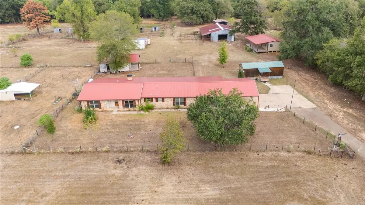 Single Family Residence For Sale in Upshur County , 5015 726, Gilmer, Texas 75645, 4 Bedroom, 2 Bathroom, Garage spaces, 2,600 Sqft, built in 1978, mls#21367399, Real Estate Agent in Gilmer, Homes For Sale in Upshur county, Homes For Sale in Gilmer, Realtor in Gilmer Texas, Real Estate Brokerage Independent Realty Texas, Luminita Cordes Realtor