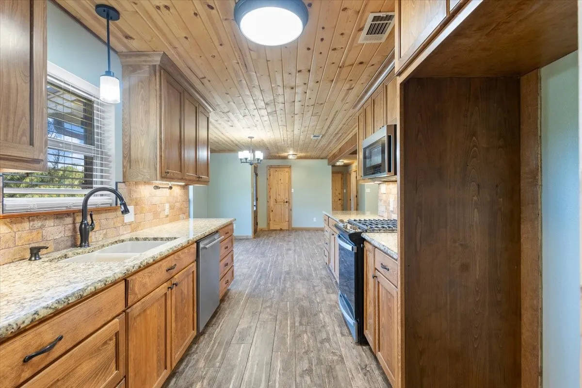 Single Family Residence For Sale in Upshur County , 5015 726, Gilmer, Texas 75645, 4 Bedroom, 2 Bathroom, Garage spaces, 2,600 Sqft, built in 1978, mls#21367399, Real Estate Agent in Gilmer, Homes For Sale in Upshur county, Homes For Sale in Gilmer, Realtor in Gilmer Texas, Real Estate Brokerage Independent Realty Texas, Luminita Cordes Realtor