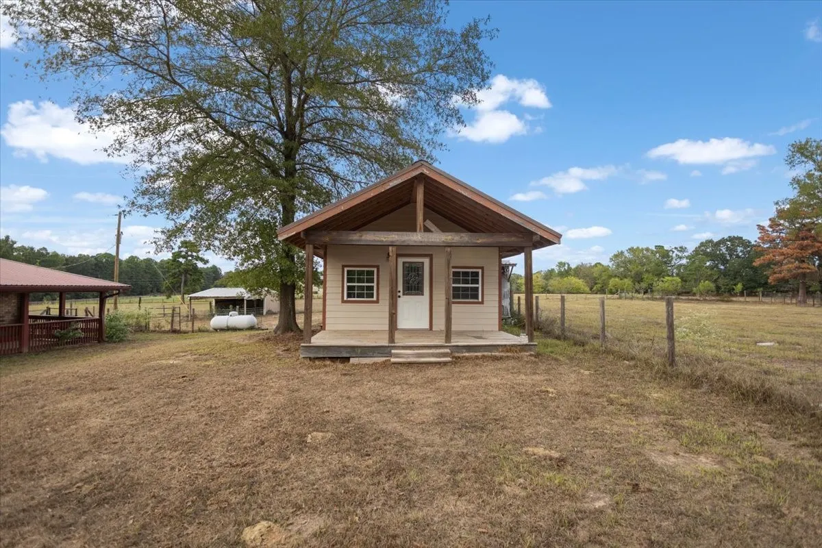 Single Family Residence For Sale in Upshur County , 5015 726, Gilmer, Texas 75645, 4 Bedroom, 2 Bathroom, Garage spaces, 2,600 Sqft, built in 1978, mls#21367399, Real Estate Agent in Gilmer, Homes For Sale in Upshur county, Homes For Sale in Gilmer, Realtor in Gilmer Texas, Real Estate Brokerage Independent Realty Texas, Luminita Cordes Realtor