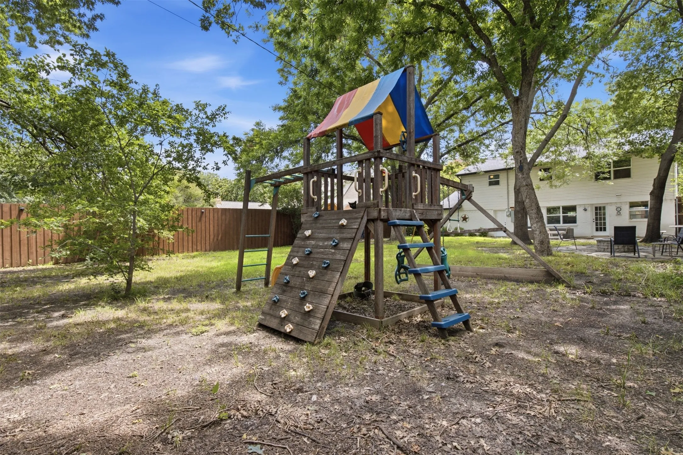 Single Family Residence For Sale in Dallas County , 13231 Veronica Road, Farmers Branch, Texas 75234, 4 Bedroom, 3 Bathroom, 2 Garage spaces, 1,820 Sqft, built in 1963, mls#21367410, Real Estate Agent in Farmers Branch, Homes For Sale in Dallas county, Homes For Sale in Farmers Branch, Realtor in Farmers Branch Texas, Real Estate Brokerage Independent Realty Texas, Luminita Cordes Realtor