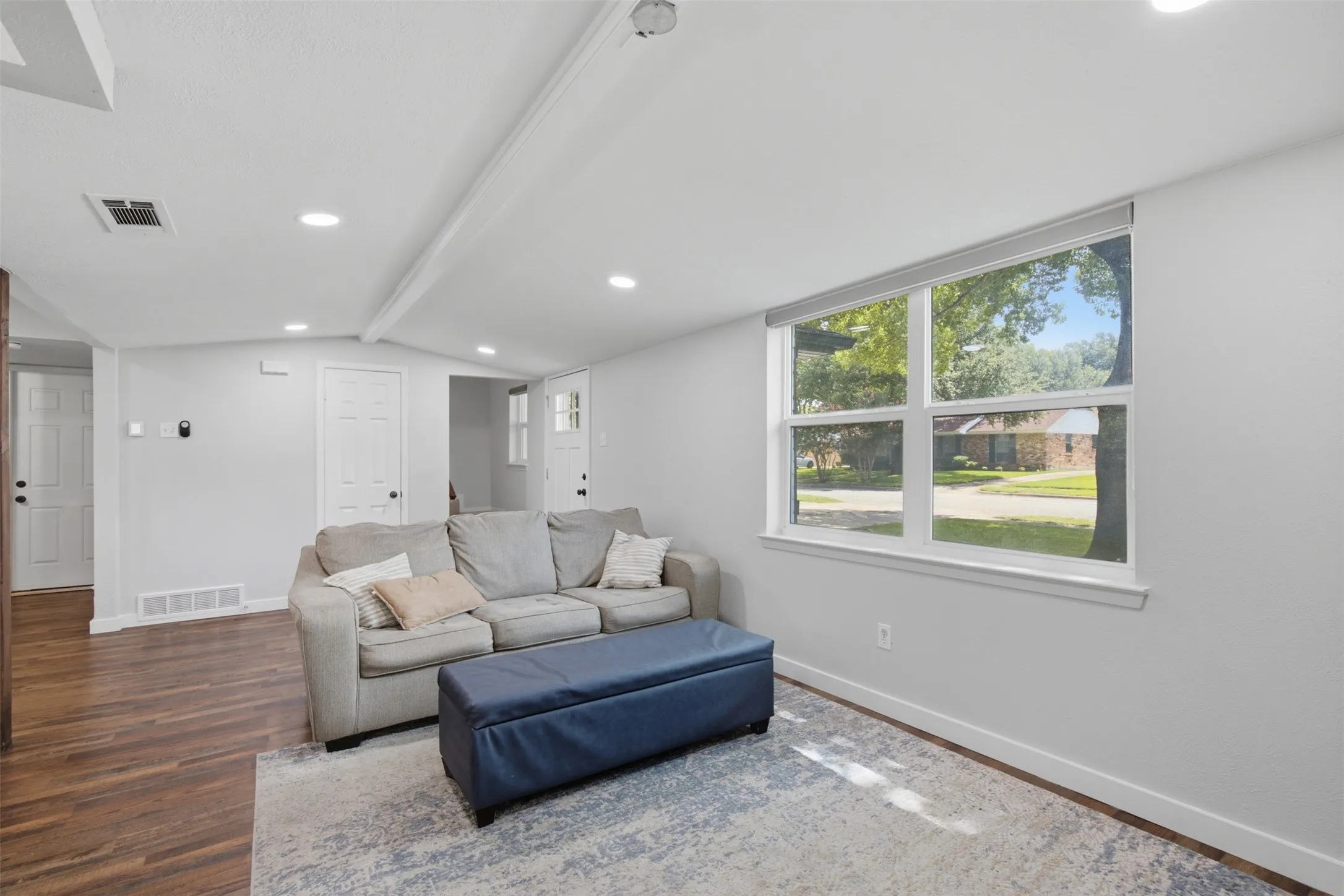 Single Family Residence For Sale in Dallas County , 13231 Veronica Road, Farmers Branch, Texas 75234, 4 Bedroom, 3 Bathroom, 2 Garage spaces, 1,820 Sqft, built in 1963, mls#21367410, Real Estate Agent in Farmers Branch, Homes For Sale in Dallas county, Homes For Sale in Farmers Branch, Realtor in Farmers Branch Texas, Real Estate Brokerage Independent Realty Texas, Luminita Cordes Realtor