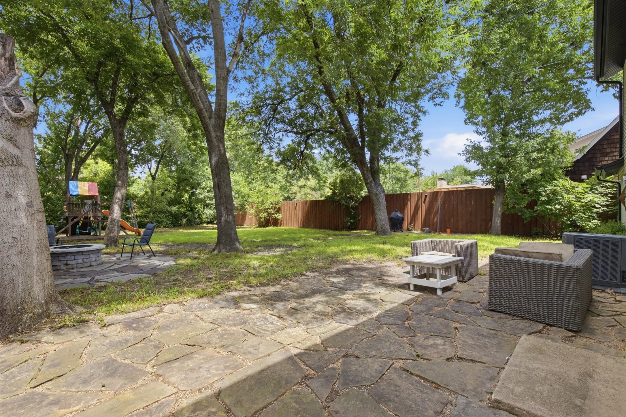 Single Family Residence For Sale in Dallas County , 13231 Veronica Road, Farmers Branch, Texas 75234, 4 Bedroom, 3 Bathroom, 2 Garage spaces, 1,820 Sqft, built in 1963, mls#21367410, Real Estate Agent in Farmers Branch, Homes For Sale in Dallas county, Homes For Sale in Farmers Branch, Realtor in Farmers Branch Texas, Real Estate Brokerage Independent Realty Texas, Luminita Cordes Realtor