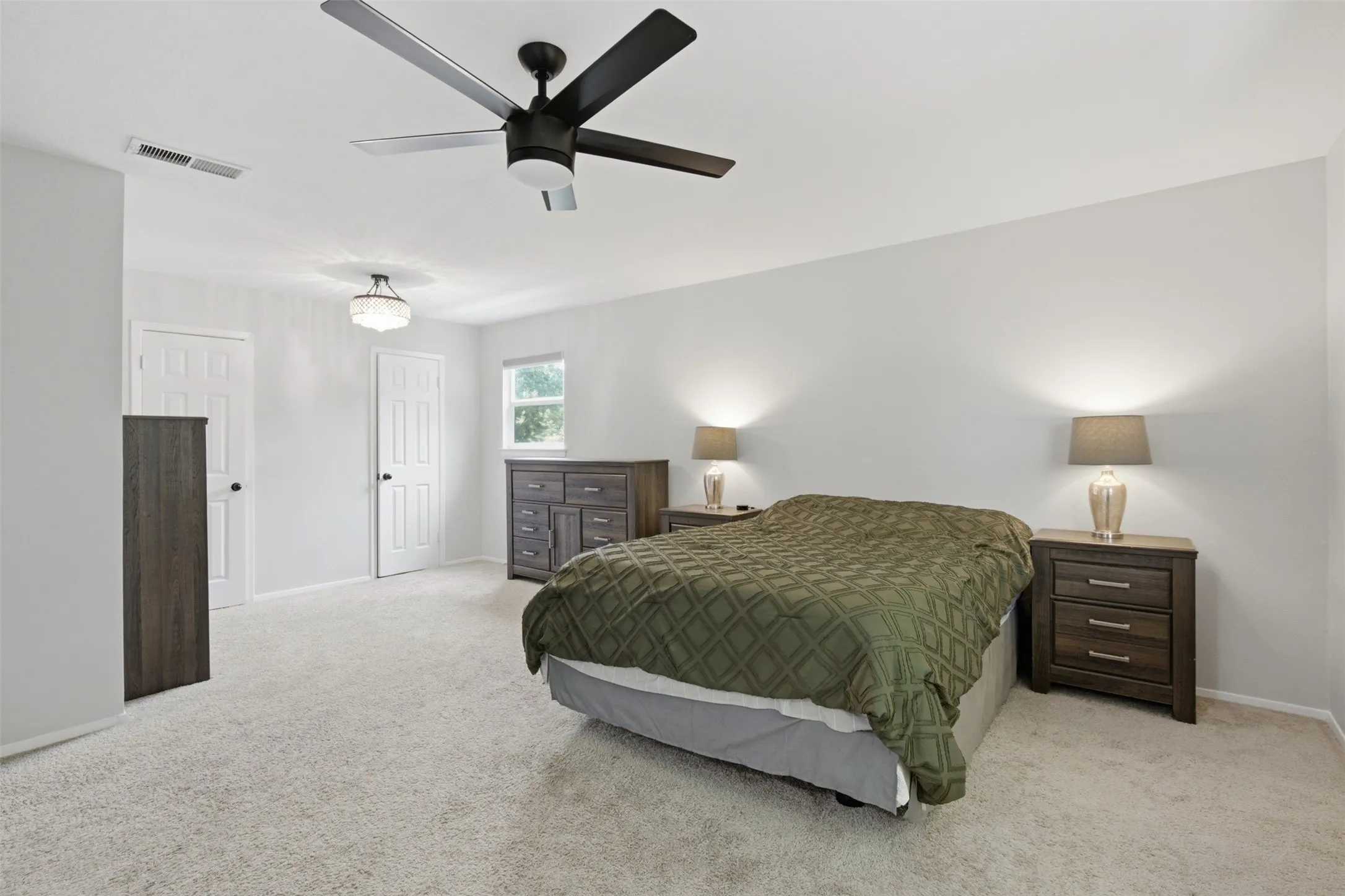 Single Family Residence For Sale in Dallas County , 13231 Veronica Road, Farmers Branch, Texas 75234, 4 Bedroom, 3 Bathroom, 2 Garage spaces, 1,820 Sqft, built in 1963, mls#21367410, Real Estate Agent in Farmers Branch, Homes For Sale in Dallas county, Homes For Sale in Farmers Branch, Realtor in Farmers Branch Texas, Real Estate Brokerage Independent Realty Texas, Luminita Cordes Realtor