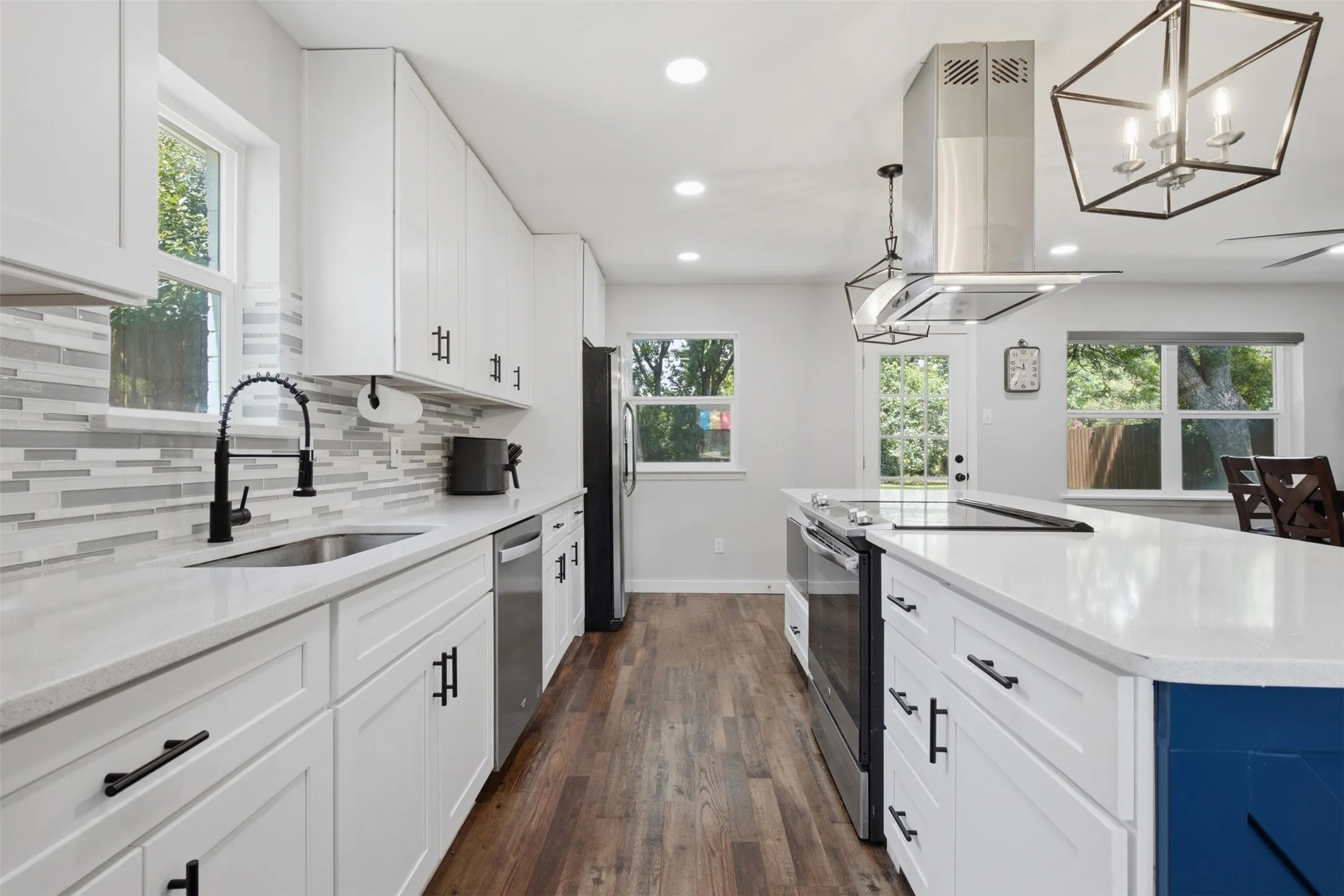 Single Family Residence For Sale in Dallas County , 13231 Veronica Road, Farmers Branch, Texas 75234, 4 Bedroom, 3 Bathroom, 2 Garage spaces, 1,820 Sqft, built in 1963, mls#21367410, Real Estate Agent in Farmers Branch, Homes For Sale in Dallas county, Homes For Sale in Farmers Branch, Realtor in Farmers Branch Texas, Real Estate Brokerage Independent Realty Texas, Luminita Cordes Realtor