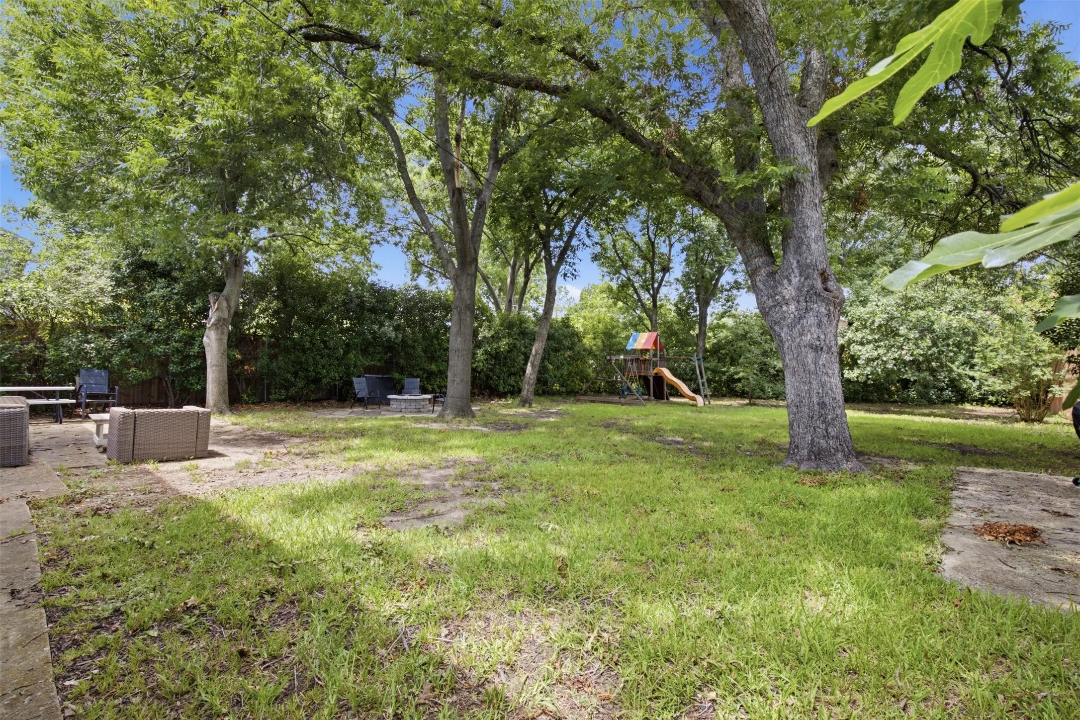 Single Family Residence For Sale in Dallas County , 13231 Veronica Road, Farmers Branch, Texas 75234, 4 Bedroom, 3 Bathroom, 2 Garage spaces, 1,820 Sqft, built in 1963, mls#21367410, Real Estate Agent in Farmers Branch, Homes For Sale in Dallas county, Homes For Sale in Farmers Branch, Realtor in Farmers Branch Texas, Real Estate Brokerage Independent Realty Texas, Luminita Cordes Realtor
