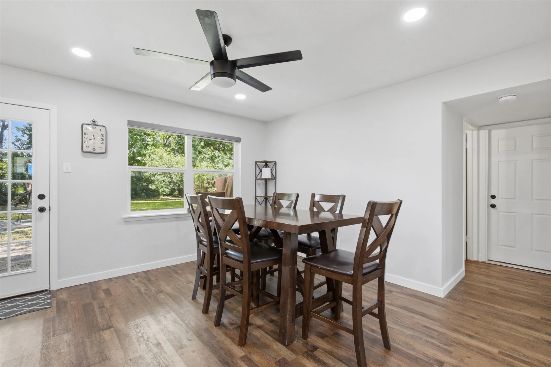 Single Family Residence For Sale in Dallas County , 13231 Veronica Road, Farmers Branch, Texas 75234, 4 Bedroom, 3 Bathroom, 2 Garage spaces, 1,820 Sqft, built in 1963, mls#21367410, Real Estate Agent in Farmers Branch, Homes For Sale in Dallas county, Homes For Sale in Farmers Branch, Realtor in Farmers Branch Texas, Real Estate Brokerage Independent Realty Texas, Luminita Cordes Realtor