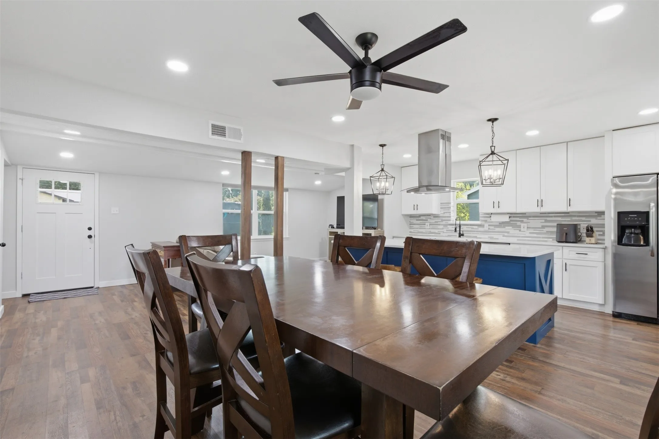 Single Family Residence For Sale in Dallas County , 13231 Veronica Road, Farmers Branch, Texas 75234, 4 Bedroom, 3 Bathroom, 2 Garage spaces, 1,820 Sqft, built in 1963, mls#21367410, Real Estate Agent in Farmers Branch, Homes For Sale in Dallas county, Homes For Sale in Farmers Branch, Realtor in Farmers Branch Texas, Real Estate Brokerage Independent Realty Texas, Luminita Cordes Realtor