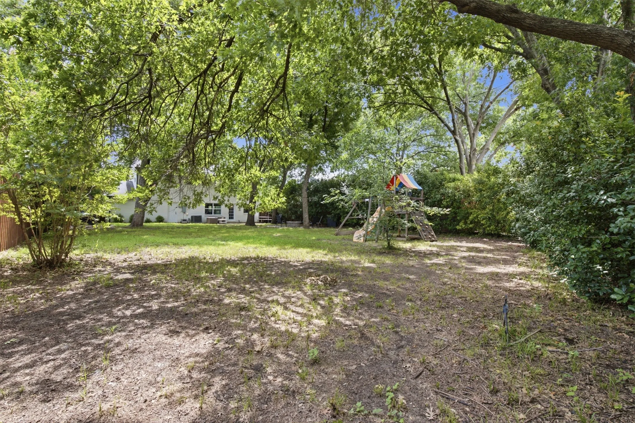 Single Family Residence For Sale in Dallas County , 13231 Veronica Road, Farmers Branch, Texas 75234, 4 Bedroom, 3 Bathroom, 2 Garage spaces, 1,820 Sqft, built in 1963, mls#21367410, Real Estate Agent in Farmers Branch, Homes For Sale in Dallas county, Homes For Sale in Farmers Branch, Realtor in Farmers Branch Texas, Real Estate Brokerage Independent Realty Texas, Luminita Cordes Realtor