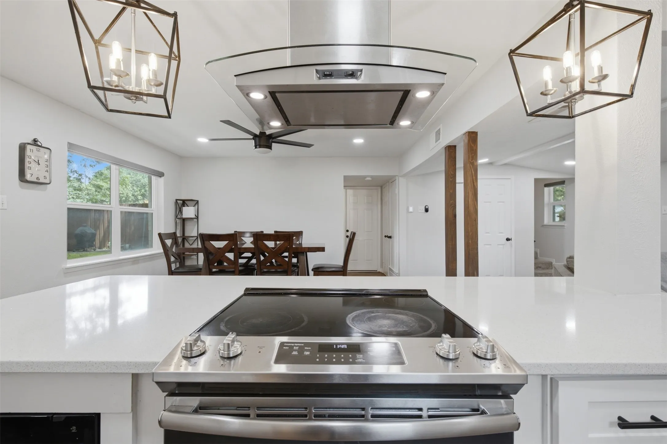 Single Family Residence For Sale in Dallas County , 13231 Veronica Road, Farmers Branch, Texas 75234, 4 Bedroom, 3 Bathroom, 2 Garage spaces, 1,820 Sqft, built in 1963, mls#21367410, Real Estate Agent in Farmers Branch, Homes For Sale in Dallas county, Homes For Sale in Farmers Branch, Realtor in Farmers Branch Texas, Real Estate Brokerage Independent Realty Texas, Luminita Cordes Realtor