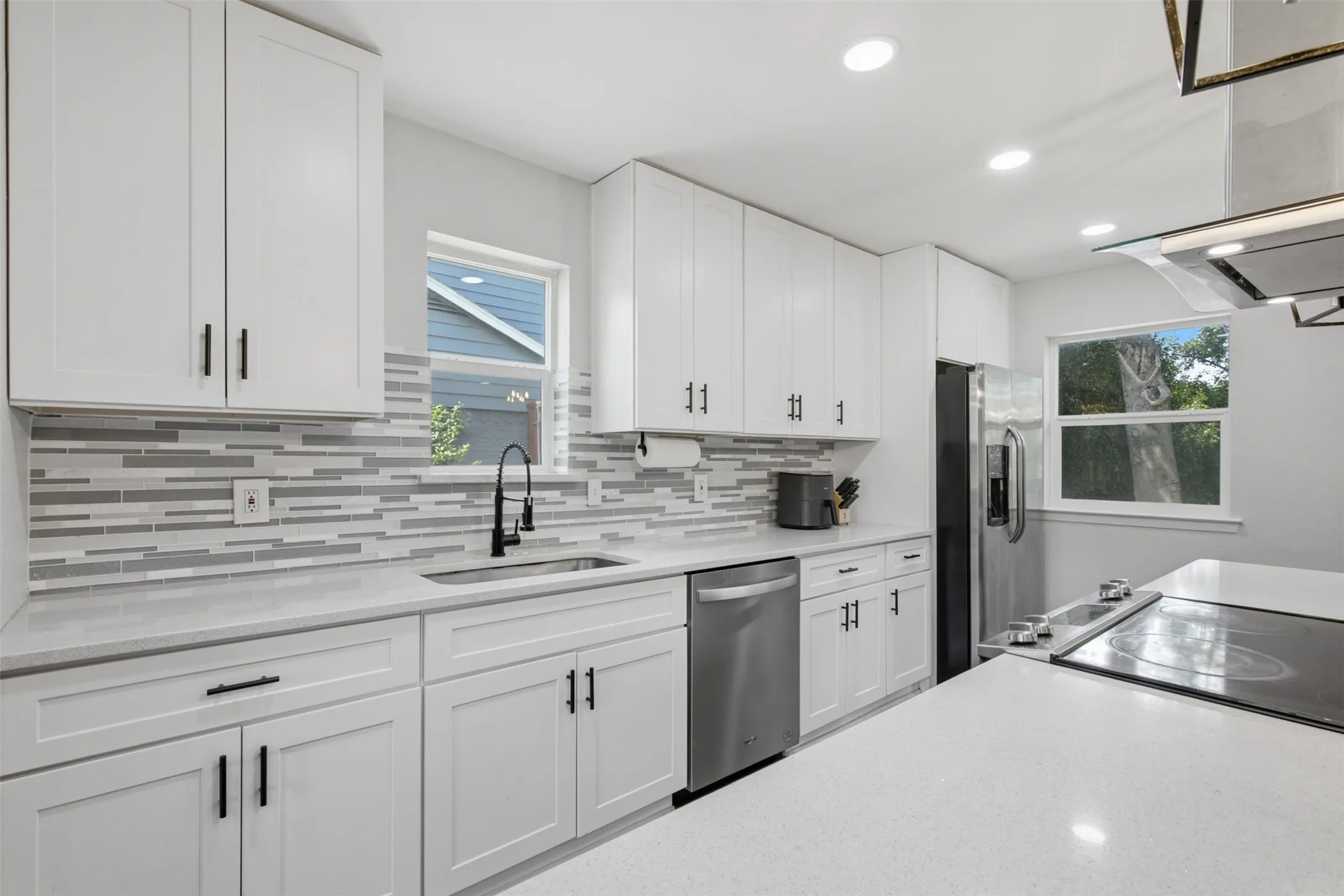 Single Family Residence For Sale in Dallas County , 13231 Veronica Road, Farmers Branch, Texas 75234, 4 Bedroom, 3 Bathroom, 2 Garage spaces, 1,820 Sqft, built in 1963, mls#21367410, Real Estate Agent in Farmers Branch, Homes For Sale in Dallas county, Homes For Sale in Farmers Branch, Realtor in Farmers Branch Texas, Real Estate Brokerage Independent Realty Texas, Luminita Cordes Realtor