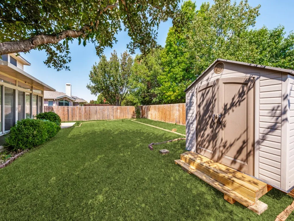 Single Family Residence For Sale in Denton County , 4205 Creek Falls Drive, Corinth, Texas 76208, 4 Bedroom, 3 Bathroom, 2 Garage spaces, 2,821 Sqft, built in 2002, mls#21363217, Real Estate Agent in Corinth, Homes For Sale in Denton county, Homes For Sale in Corinth, Realtor in Corinth Texas, Real Estate Brokerage Independent Realty Texas, Luminita Cordes Realtor