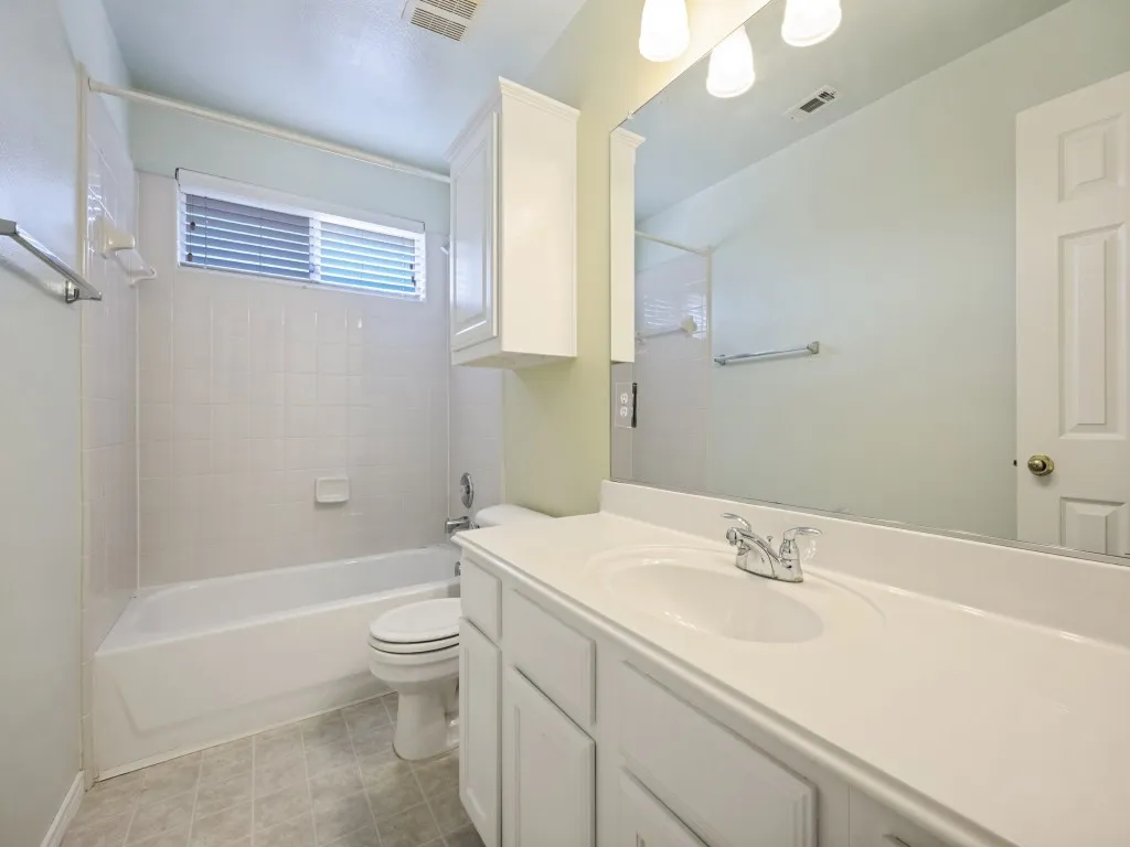 Upstairs hall bath