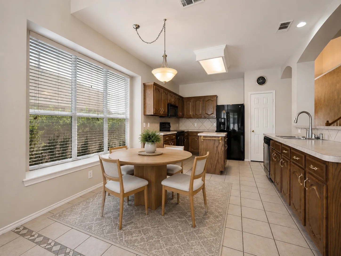Single Family Residence For Sale in Denton County , 4205 Creek Falls Drive, Corinth, Texas 76208, 4 Bedroom, 3 Bathroom, 2 Garage spaces, 2,821 Sqft, built in 2002, mls#21363217, Real Estate Agent in Corinth, Homes For Sale in Denton county, Homes For Sale in Corinth, Realtor in Corinth Texas, Real Estate Brokerage Independent Realty Texas, Luminita Cordes Realtor