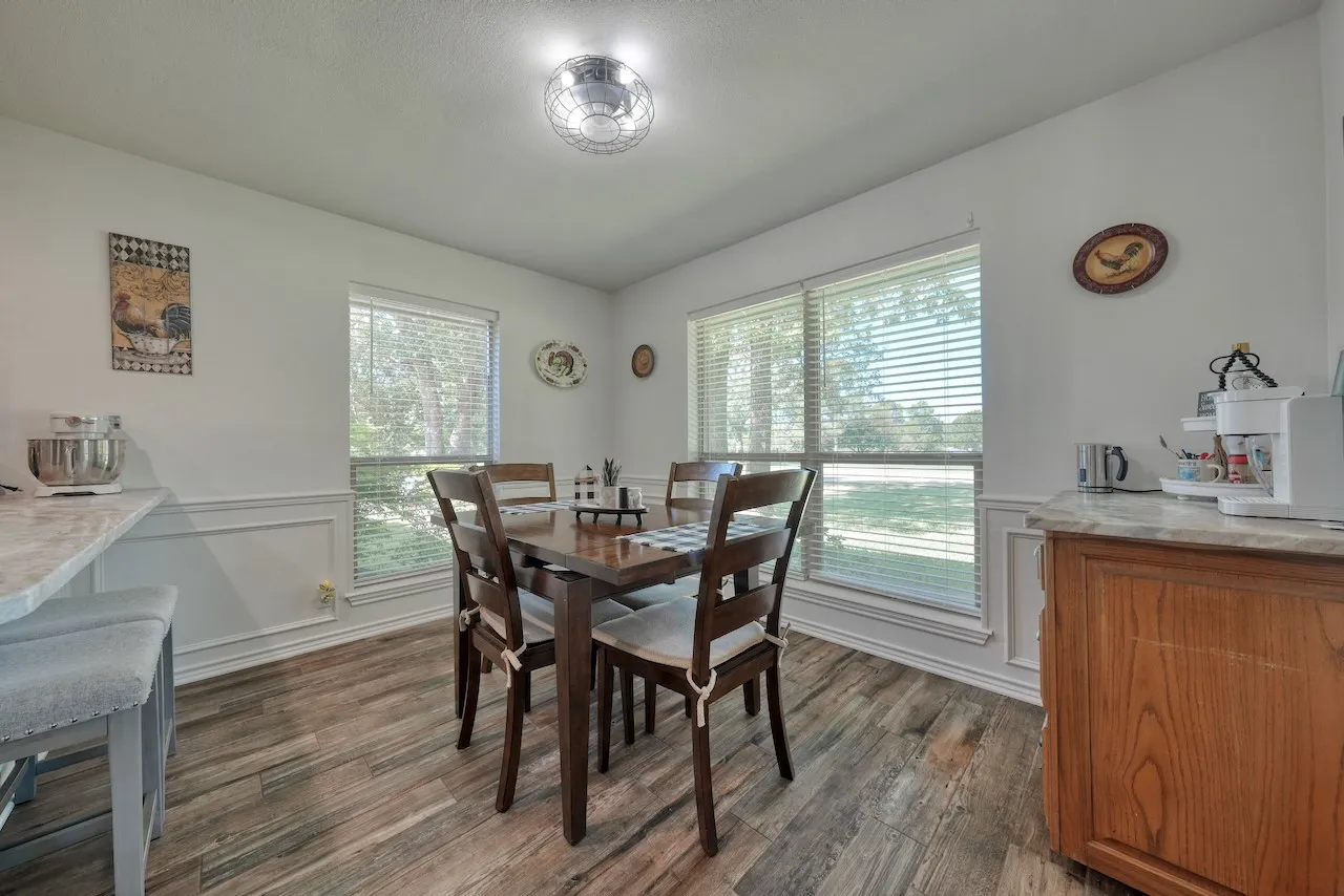Single Family Residence For Sale in Smith County , 127 Clubview Drive, Hideaway, Texas 75771, 3 Bedroom, 2 Bathroom, 2 Garage spaces, 1,997 Sqft, built in 1992, mls#21365281, Real Estate Agent in Hideaway, Homes For Sale in Smith county, Homes For Sale in Hideaway, Realtor in Hideaway Texas, Real Estate Brokerage Independent Realty Texas, Luminita Cordes Realtor