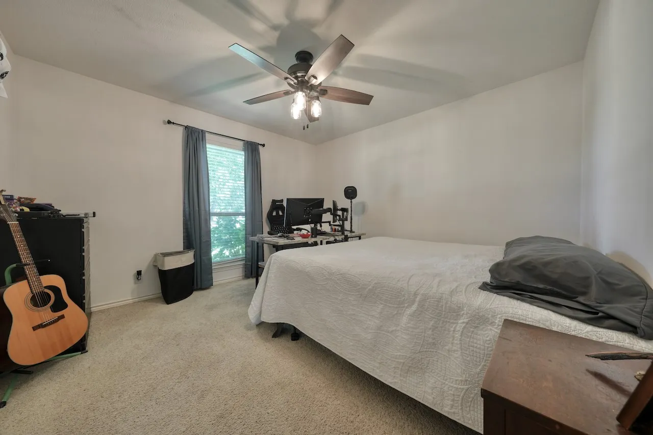 Single Family Residence For Sale in Smith County , 127 Clubview Drive, Hideaway, Texas 75771, 3 Bedroom, 2 Bathroom, 2 Garage spaces, 1,997 Sqft, built in 1992, mls#21365281, Real Estate Agent in Hideaway, Homes For Sale in Smith county, Homes For Sale in Hideaway, Realtor in Hideaway Texas, Real Estate Brokerage Independent Realty Texas, Luminita Cordes Realtor