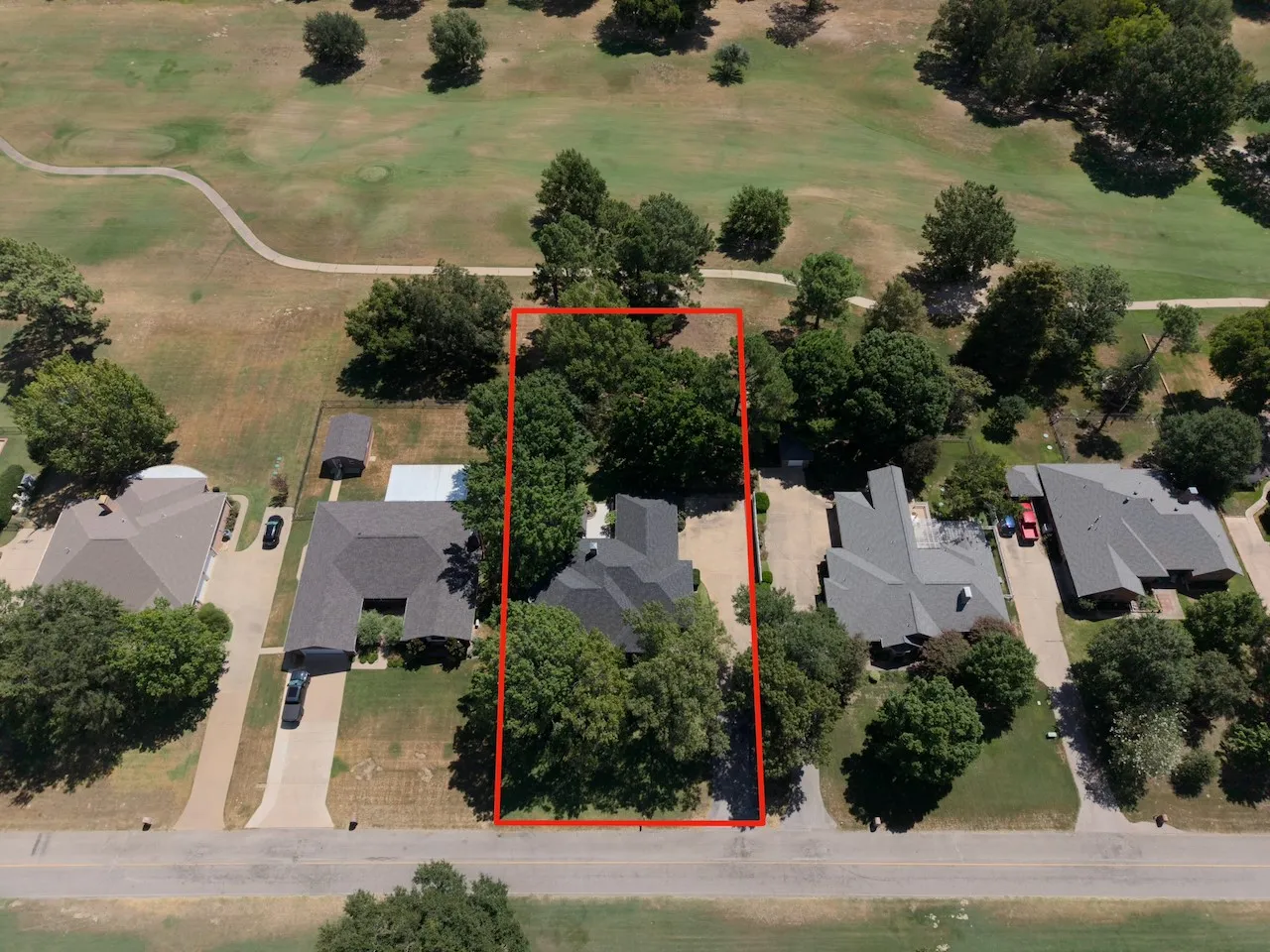 Single Family Residence For Sale in Smith County , 127 Clubview Drive, Hideaway, Texas 75771, 3 Bedroom, 2 Bathroom, 2 Garage spaces, 1,997 Sqft, built in 1992, mls#21365281, Real Estate Agent in Hideaway, Homes For Sale in Smith county, Homes For Sale in Hideaway, Realtor in Hideaway Texas, Real Estate Brokerage Independent Realty Texas, Luminita Cordes Realtor
