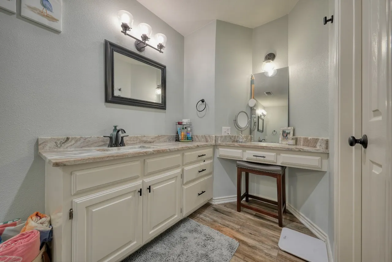 Single Family Residence For Sale in Smith County , 127 Clubview Drive, Hideaway, Texas 75771, 3 Bedroom, 2 Bathroom, 2 Garage spaces, 1,997 Sqft, built in 1992, mls#21365281, Real Estate Agent in Hideaway, Homes For Sale in Smith county, Homes For Sale in Hideaway, Realtor in Hideaway Texas, Real Estate Brokerage Independent Realty Texas, Luminita Cordes Realtor