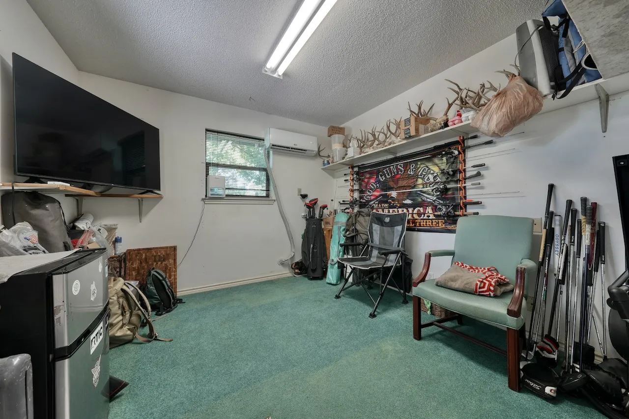 Single Family Residence For Sale in Smith County , 127 Clubview Drive, Hideaway, Texas 75771, 3 Bedroom, 2 Bathroom, 2 Garage spaces, 1,997 Sqft, built in 1992, mls#21365281, Real Estate Agent in Hideaway, Homes For Sale in Smith county, Homes For Sale in Hideaway, Realtor in Hideaway Texas, Real Estate Brokerage Independent Realty Texas, Luminita Cordes Realtor