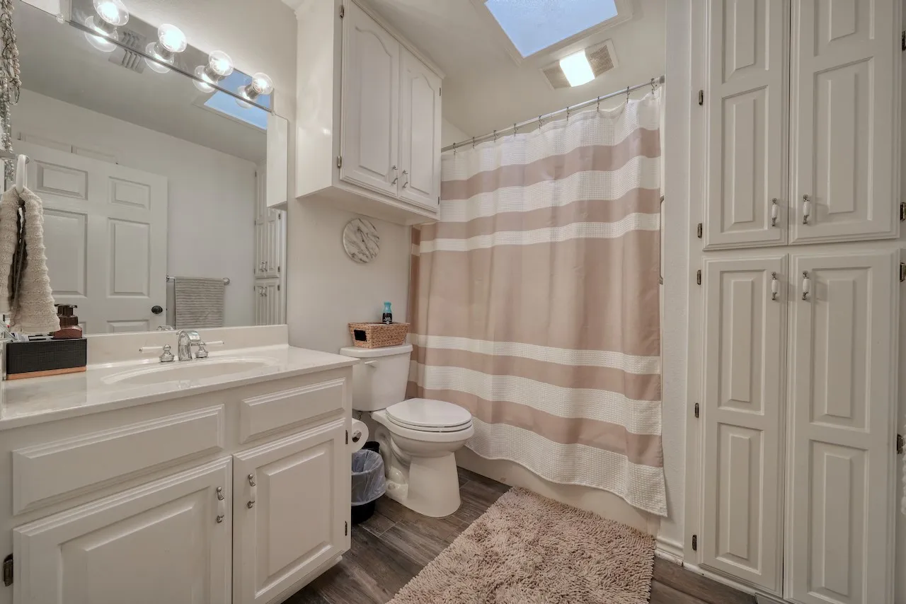 Single Family Residence For Sale in Smith County , 127 Clubview Drive, Hideaway, Texas 75771, 3 Bedroom, 2 Bathroom, 2 Garage spaces, 1,997 Sqft, built in 1992, mls#21365281, Real Estate Agent in Hideaway, Homes For Sale in Smith county, Homes For Sale in Hideaway, Realtor in Hideaway Texas, Real Estate Brokerage Independent Realty Texas, Luminita Cordes Realtor