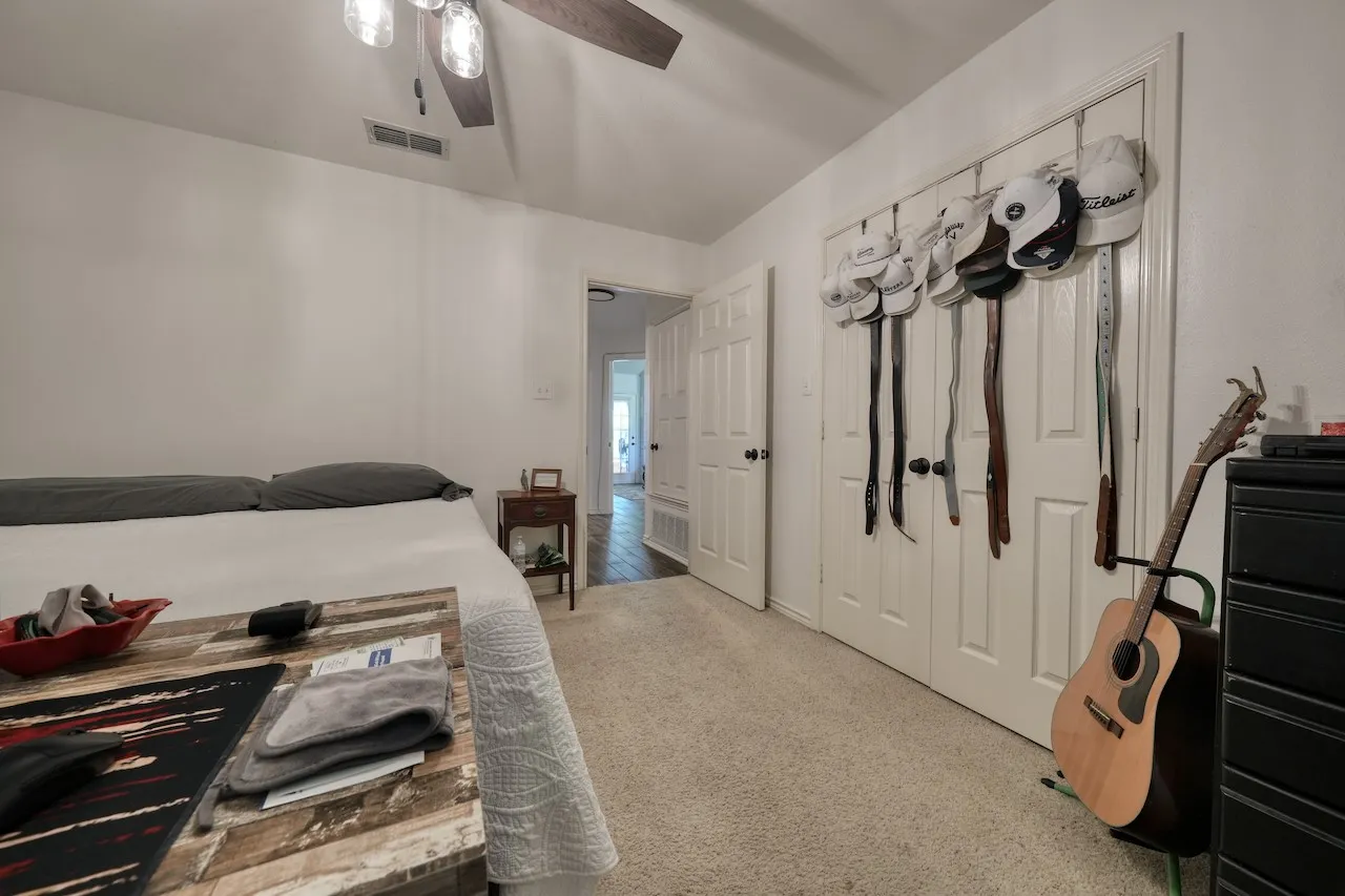 Single Family Residence For Sale in Smith County , 127 Clubview Drive, Hideaway, Texas 75771, 3 Bedroom, 2 Bathroom, 2 Garage spaces, 1,997 Sqft, built in 1992, mls#21365281, Real Estate Agent in Hideaway, Homes For Sale in Smith county, Homes For Sale in Hideaway, Realtor in Hideaway Texas, Real Estate Brokerage Independent Realty Texas, Luminita Cordes Realtor