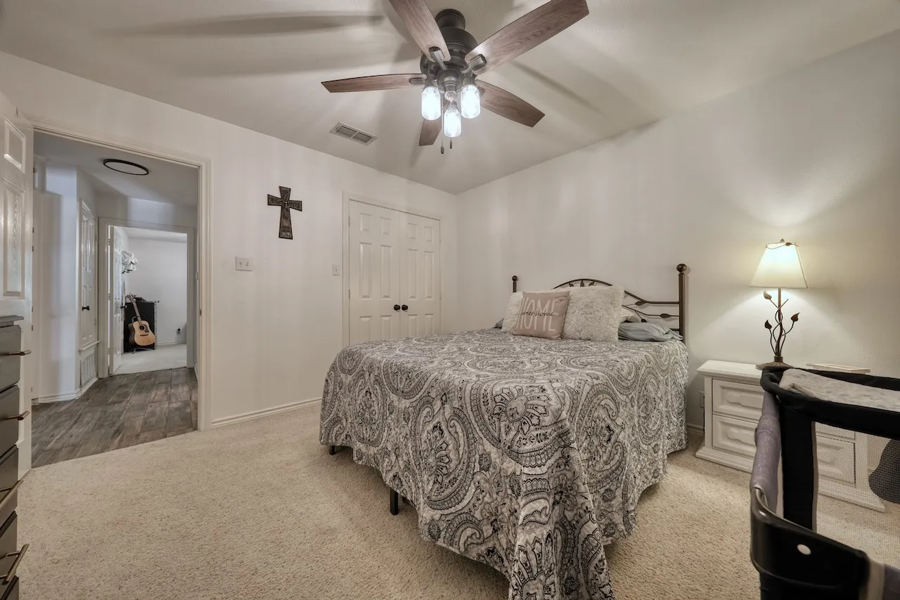 Single Family Residence For Sale in Smith County , 127 Clubview Drive, Hideaway, Texas 75771, 3 Bedroom, 2 Bathroom, 2 Garage spaces, 1,997 Sqft, built in 1992, mls#21365281, Real Estate Agent in Hideaway, Homes For Sale in Smith county, Homes For Sale in Hideaway, Realtor in Hideaway Texas, Real Estate Brokerage Independent Realty Texas, Luminita Cordes Realtor