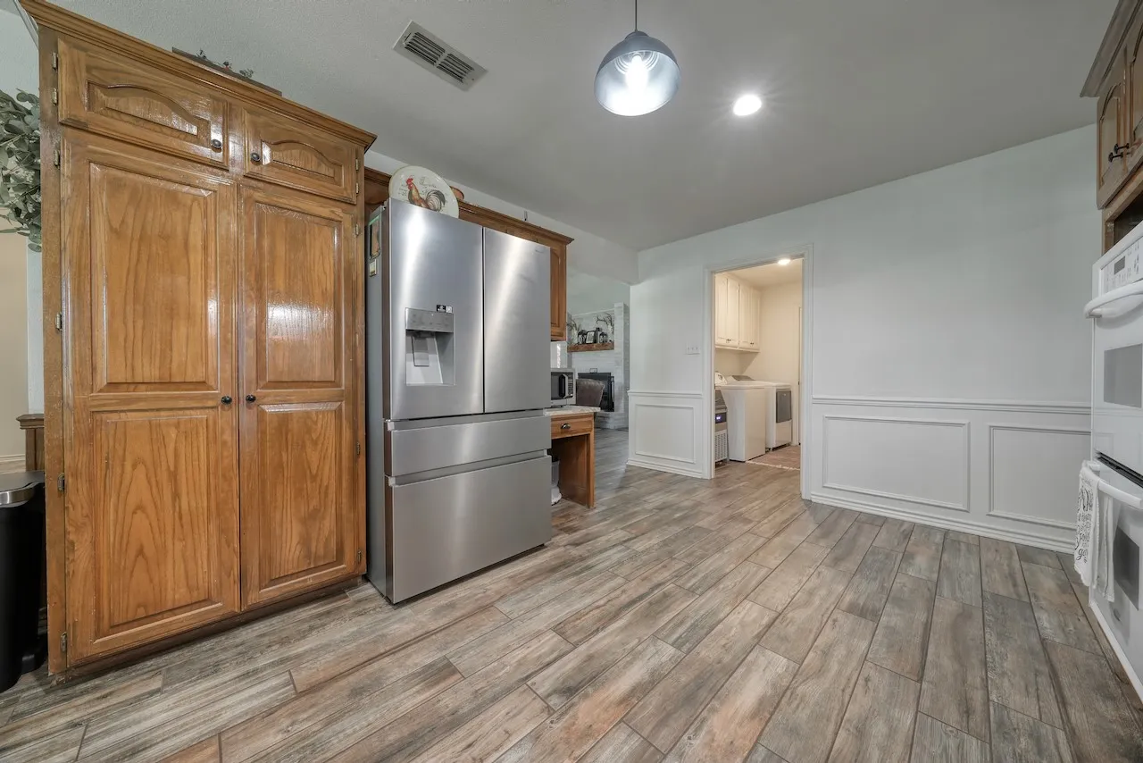 Single Family Residence For Sale in Smith County , 127 Clubview Drive, Hideaway, Texas 75771, 3 Bedroom, 2 Bathroom, 2 Garage spaces, 1,997 Sqft, built in 1992, mls#21365281, Real Estate Agent in Hideaway, Homes For Sale in Smith county, Homes For Sale in Hideaway, Realtor in Hideaway Texas, Real Estate Brokerage Independent Realty Texas, Luminita Cordes Realtor