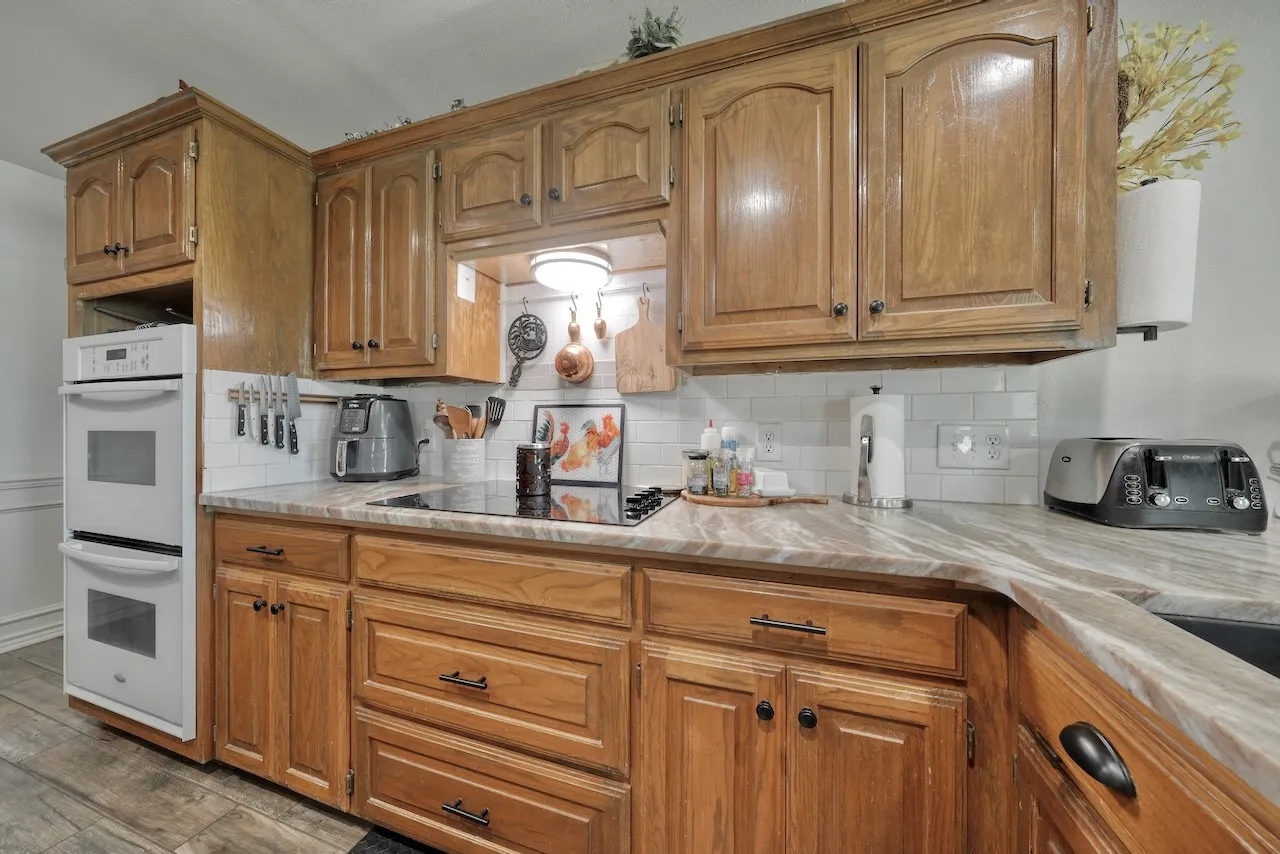 Single Family Residence For Sale in Smith County , 127 Clubview Drive, Hideaway, Texas 75771, 3 Bedroom, 2 Bathroom, 2 Garage spaces, 1,997 Sqft, built in 1992, mls#21365281, Real Estate Agent in Hideaway, Homes For Sale in Smith county, Homes For Sale in Hideaway, Realtor in Hideaway Texas, Real Estate Brokerage Independent Realty Texas, Luminita Cordes Realtor