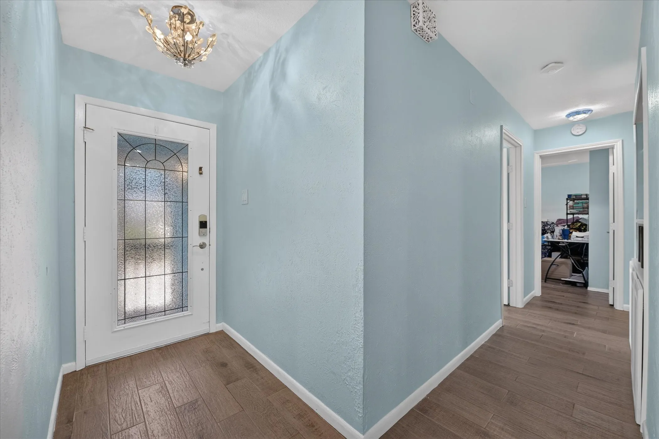 Single Family Residence For Sale in Tarrant County , 512 Park Center Boulevard, Saginaw, Texas 76179, 3 Bedroom, 2 Bathroom, 2 Garage spaces, 1,320 Sqft, built in 1977, mls#21367419, Real Estate Agent in Saginaw, Homes For Sale in Tarrant county, Homes For Sale in Saginaw, Realtor in Saginaw Texas, Real Estate Brokerage Independent Realty Texas, Luminita Cordes Realtor
