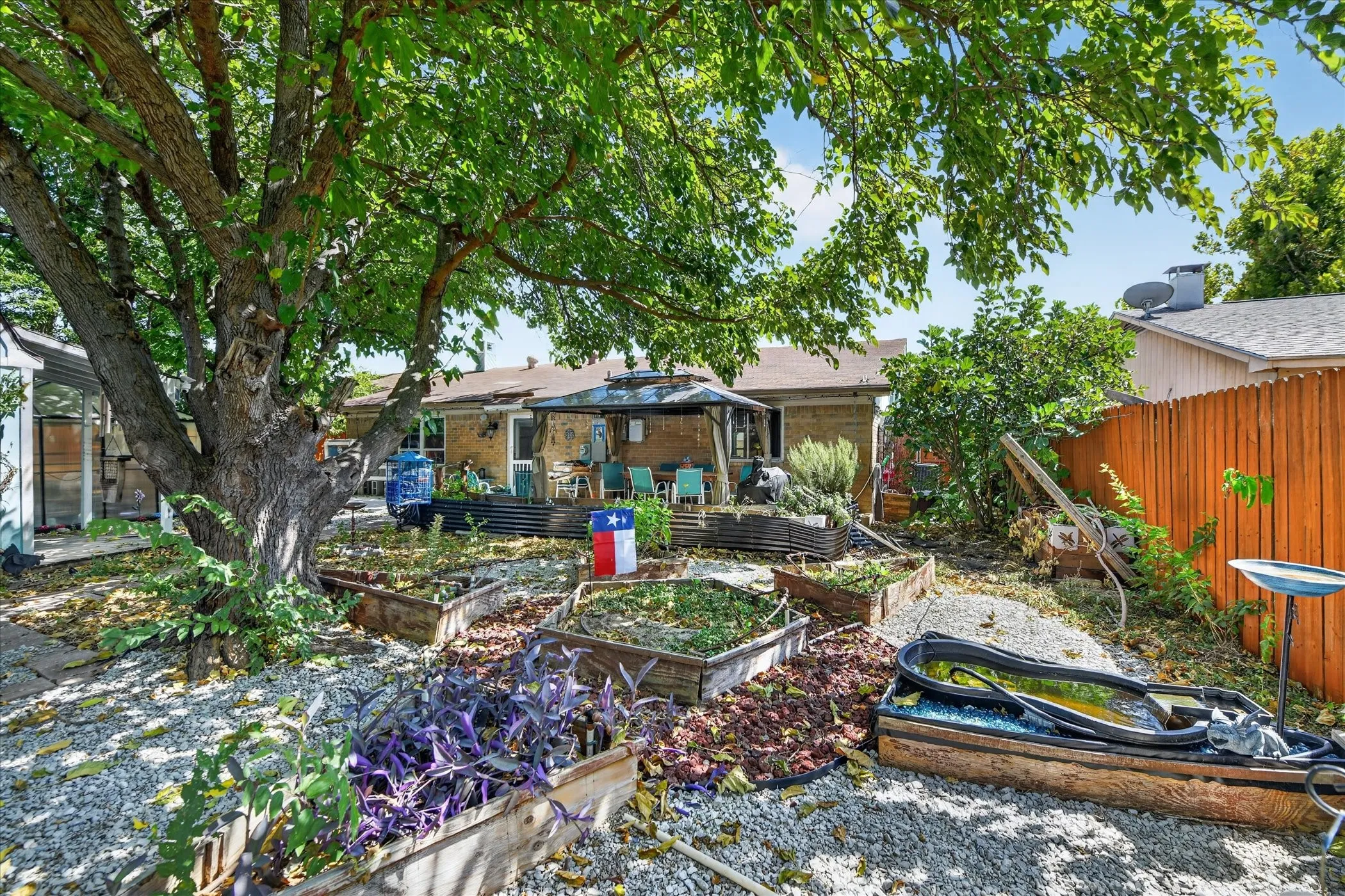 Single Family Residence For Sale in Tarrant County , 512 Park Center Boulevard, Saginaw, Texas 76179, 3 Bedroom, 2 Bathroom, 2 Garage spaces, 1,320 Sqft, built in 1977, mls#21367419, Real Estate Agent in Saginaw, Homes For Sale in Tarrant county, Homes For Sale in Saginaw, Realtor in Saginaw Texas, Real Estate Brokerage Independent Realty Texas, Luminita Cordes Realtor