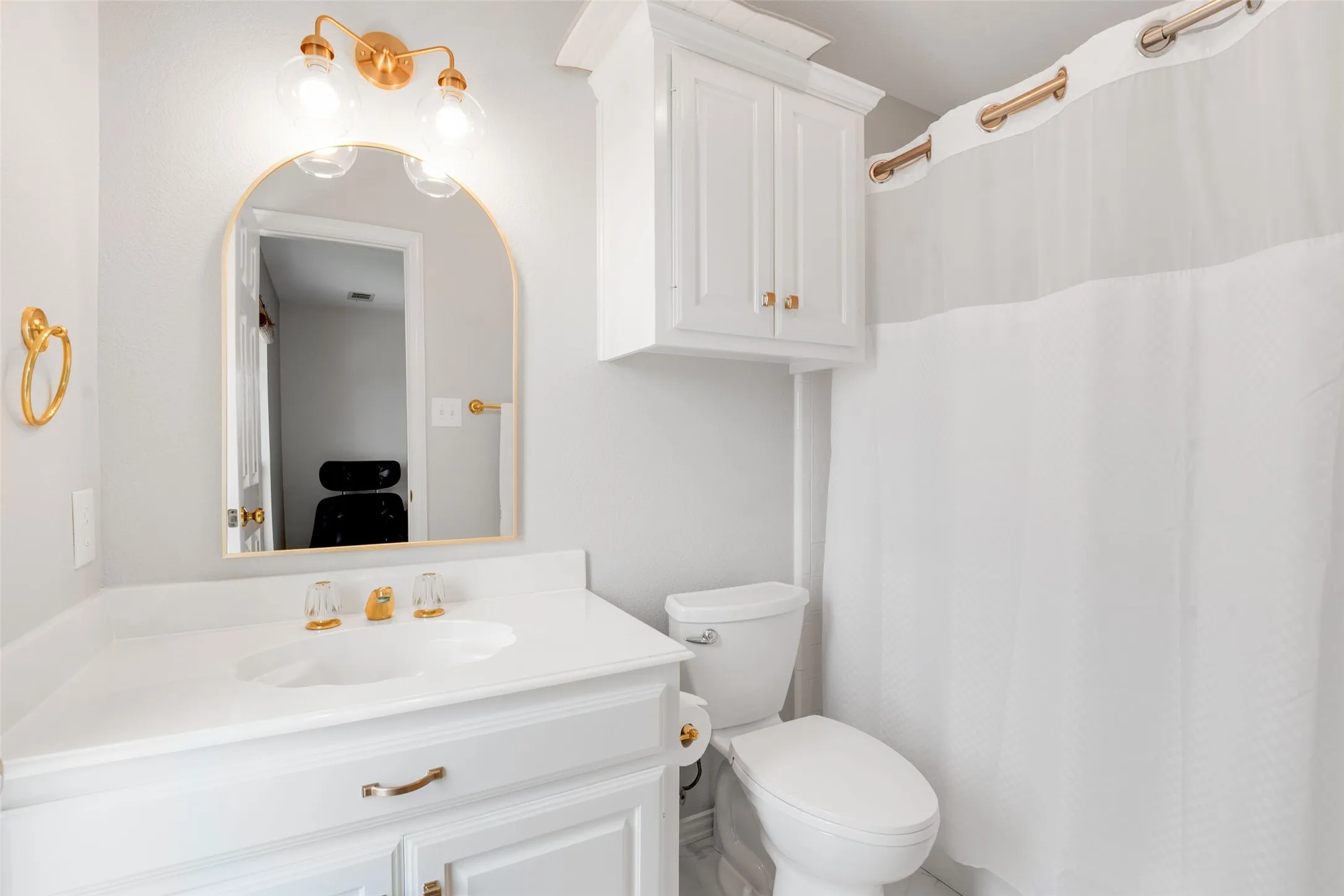 Single Family Residence For Sale in Rockwall County , 404 High Meadow Lane, Heath, Texas 75032, 4 Bedroom, 4 Bathroom, 3 Garage spaces, 3,434 Sqft, built in 1994, mls#21367069, Real Estate Agent in Heath, Homes For Sale in Rockwall county, Homes For Sale in Heath, Realtor in Heath Texas, Real Estate Brokerage Independent Realty Texas, Luminita Cordes Realtor