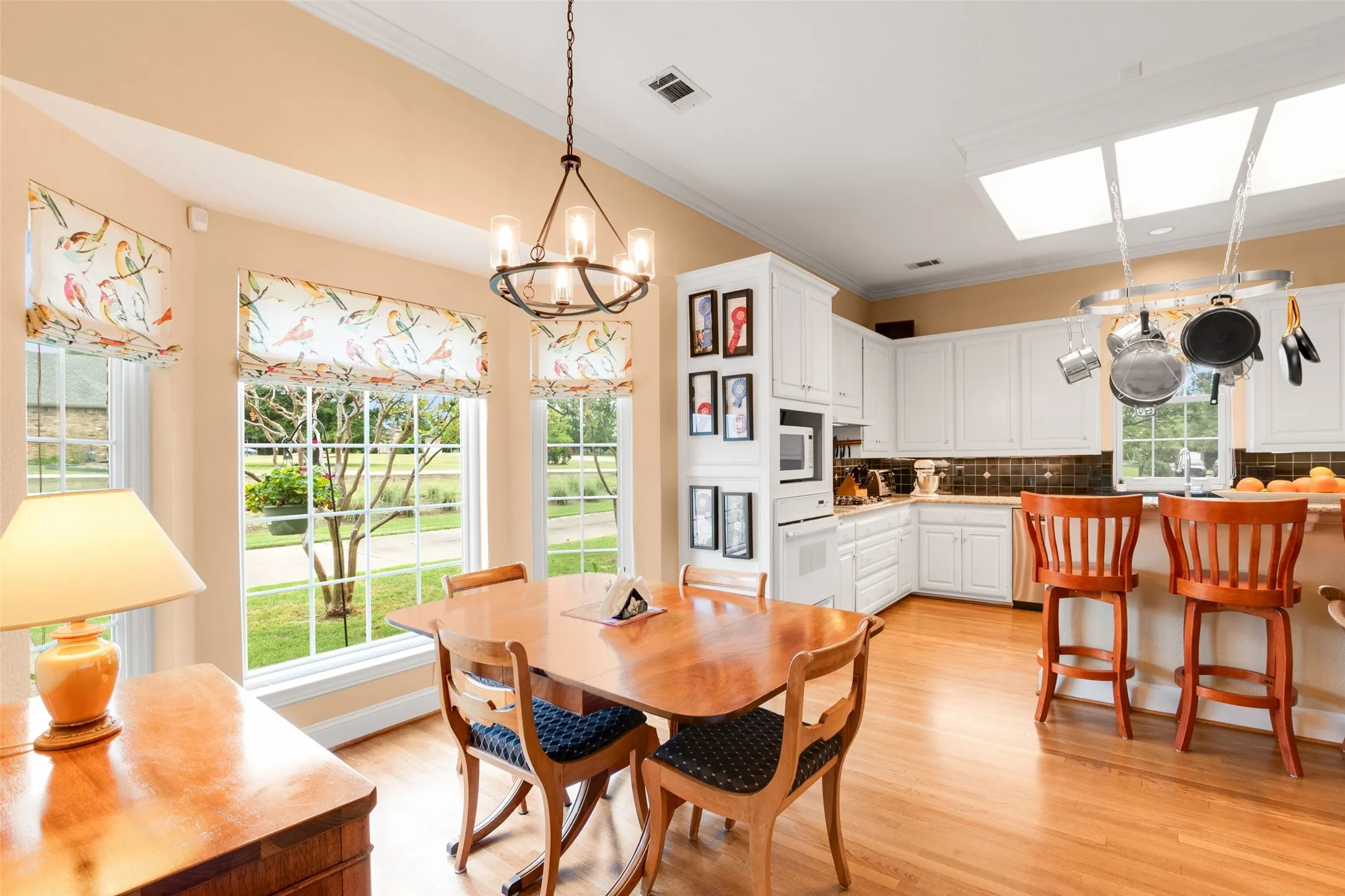 Single Family Residence For Sale in Rockwall County , 404 High Meadow Lane, Heath, Texas 75032, 4 Bedroom, 4 Bathroom, 3 Garage spaces, 3,434 Sqft, built in 1994, mls#21367069, Real Estate Agent in Heath, Homes For Sale in Rockwall county, Homes For Sale in Heath, Realtor in Heath Texas, Real Estate Brokerage Independent Realty Texas, Luminita Cordes Realtor