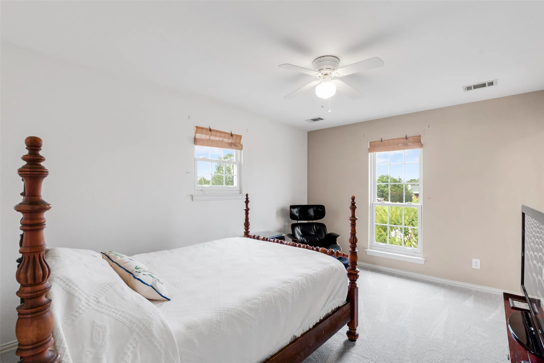 Single Family Residence For Sale in Rockwall County , 404 High Meadow Lane, Heath, Texas 75032, 4 Bedroom, 4 Bathroom, 3 Garage spaces, 3,434 Sqft, built in 1994, mls#21367069, Real Estate Agent in Heath, Homes For Sale in Rockwall county, Homes For Sale in Heath, Realtor in Heath Texas, Real Estate Brokerage Independent Realty Texas, Luminita Cordes Realtor