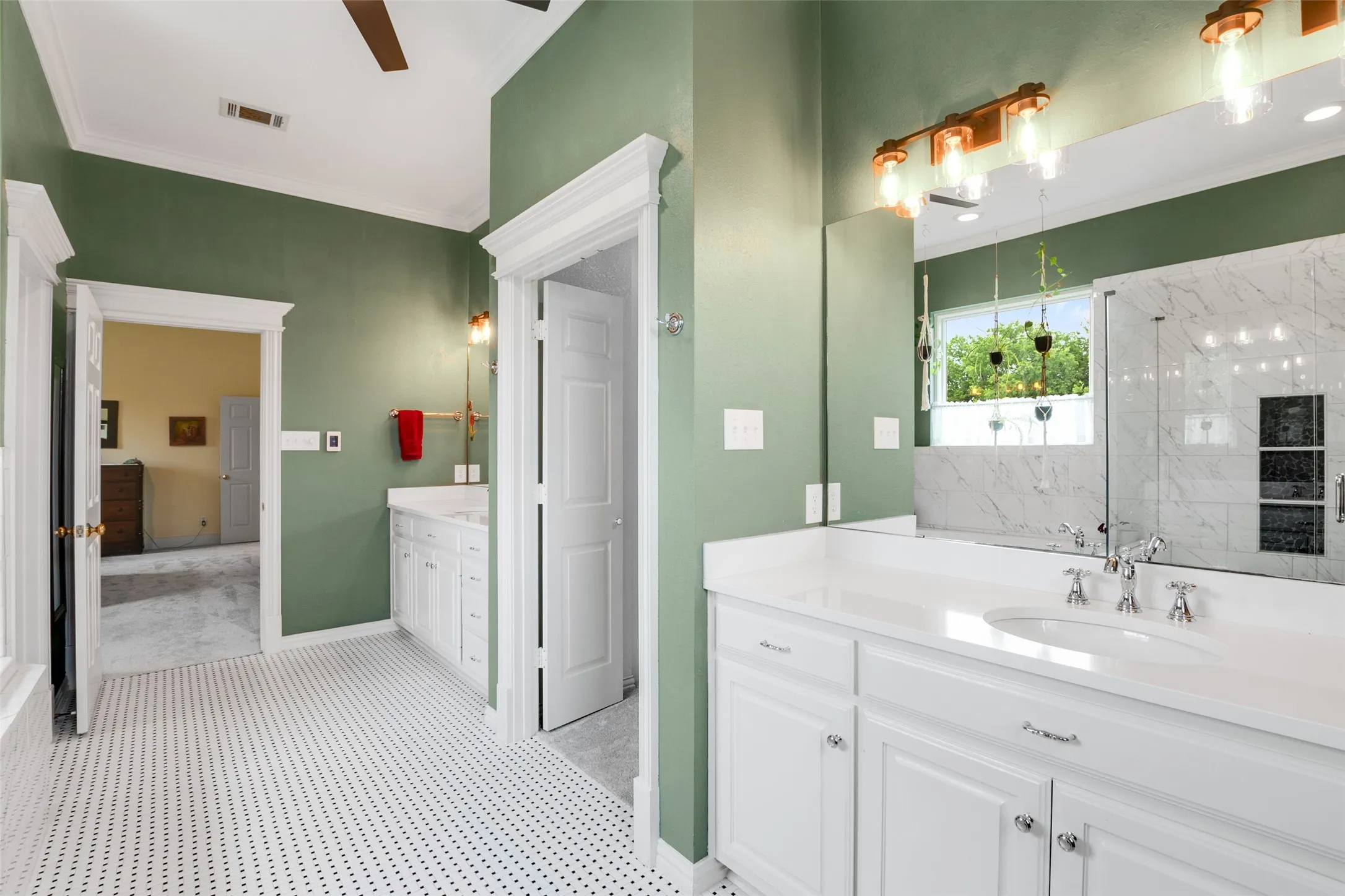 Single Family Residence For Sale in Rockwall County , 404 High Meadow Lane, Heath, Texas 75032, 4 Bedroom, 4 Bathroom, 3 Garage spaces, 3,434 Sqft, built in 1994, mls#21367069, Real Estate Agent in Heath, Homes For Sale in Rockwall county, Homes For Sale in Heath, Realtor in Heath Texas, Real Estate Brokerage Independent Realty Texas, Luminita Cordes Realtor