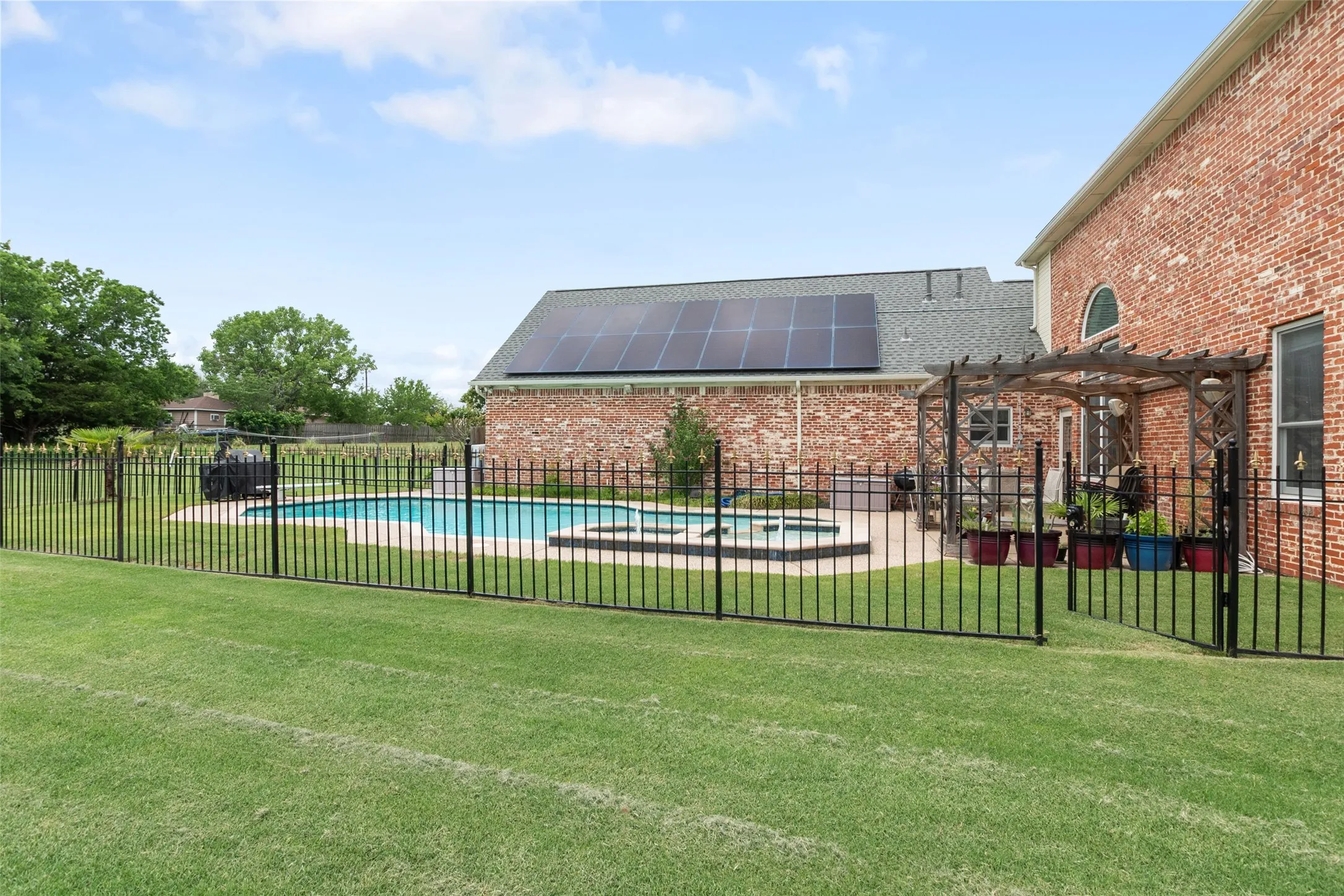 Single Family Residence For Sale in Rockwall County , 404 High Meadow Lane, Heath, Texas 75032, 4 Bedroom, 4 Bathroom, 3 Garage spaces, 3,434 Sqft, built in 1994, mls#21367069, Real Estate Agent in Heath, Homes For Sale in Rockwall county, Homes For Sale in Heath, Realtor in Heath Texas, Real Estate Brokerage Independent Realty Texas, Luminita Cordes Realtor