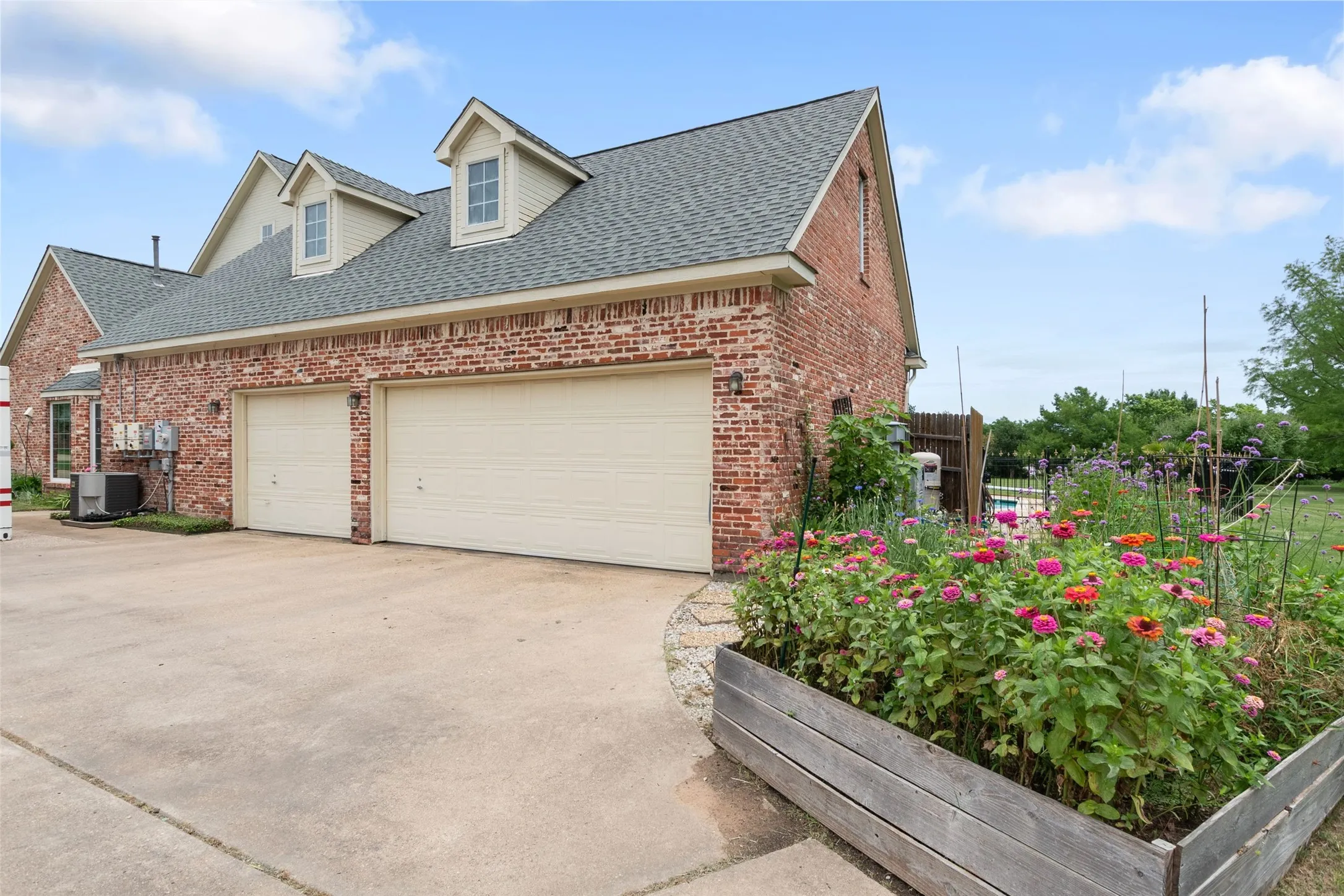 Single Family Residence For Sale in Rockwall County , 404 High Meadow Lane, Heath, Texas 75032, 4 Bedroom, 4 Bathroom, 3 Garage spaces, 3,434 Sqft, built in 1994, mls#21367069, Real Estate Agent in Heath, Homes For Sale in Rockwall county, Homes For Sale in Heath, Realtor in Heath Texas, Real Estate Brokerage Independent Realty Texas, Luminita Cordes Realtor