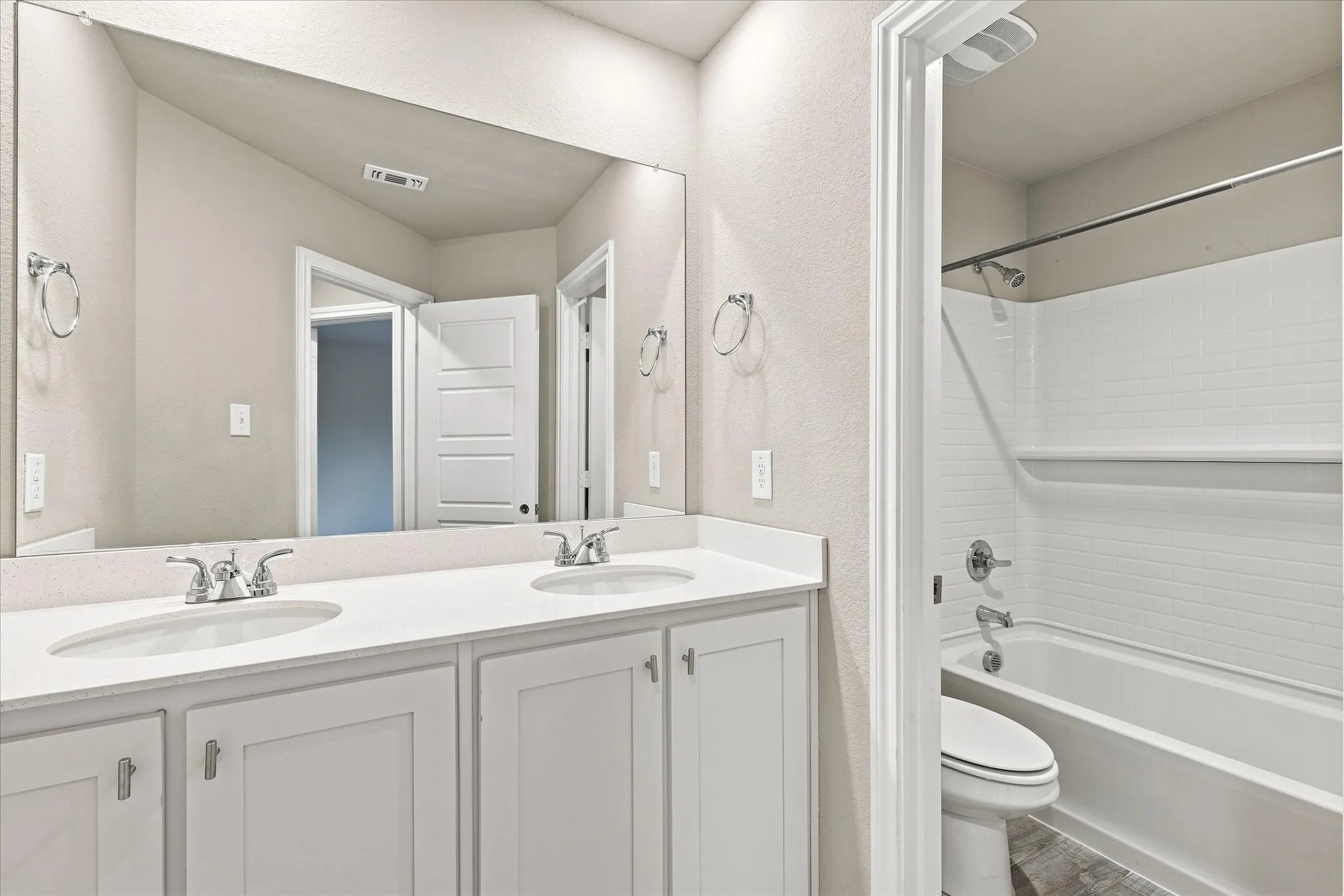 Single Family Residence For Rent in Ellis County , 355 Freestall Drive, Midlothian, Texas 76065, 4 Bedroom, 2 Bathroom, 2 Garage spaces, 1,940 Sqft, built in 2024, mls#21367420, Real Estate Agent in Midlothian, Homes For Rent in Ellis county, Homes For Rent in Midlothian, Realtor in Midlothian Texas, Real Estate Brokerage Independent Realty Texas, Luminita Cordes Realtor